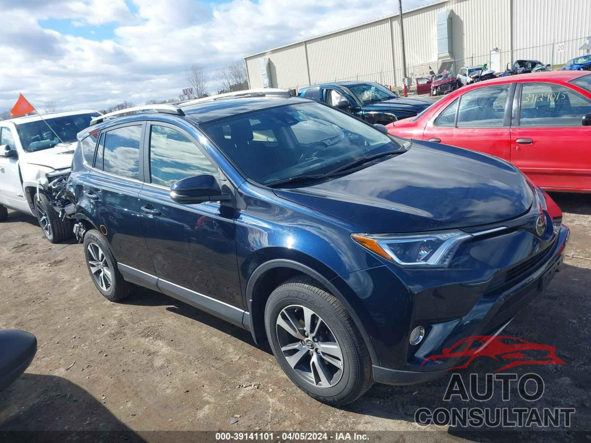 TOYOTA RAV4 2018 - JTMRFREV8JJ196117