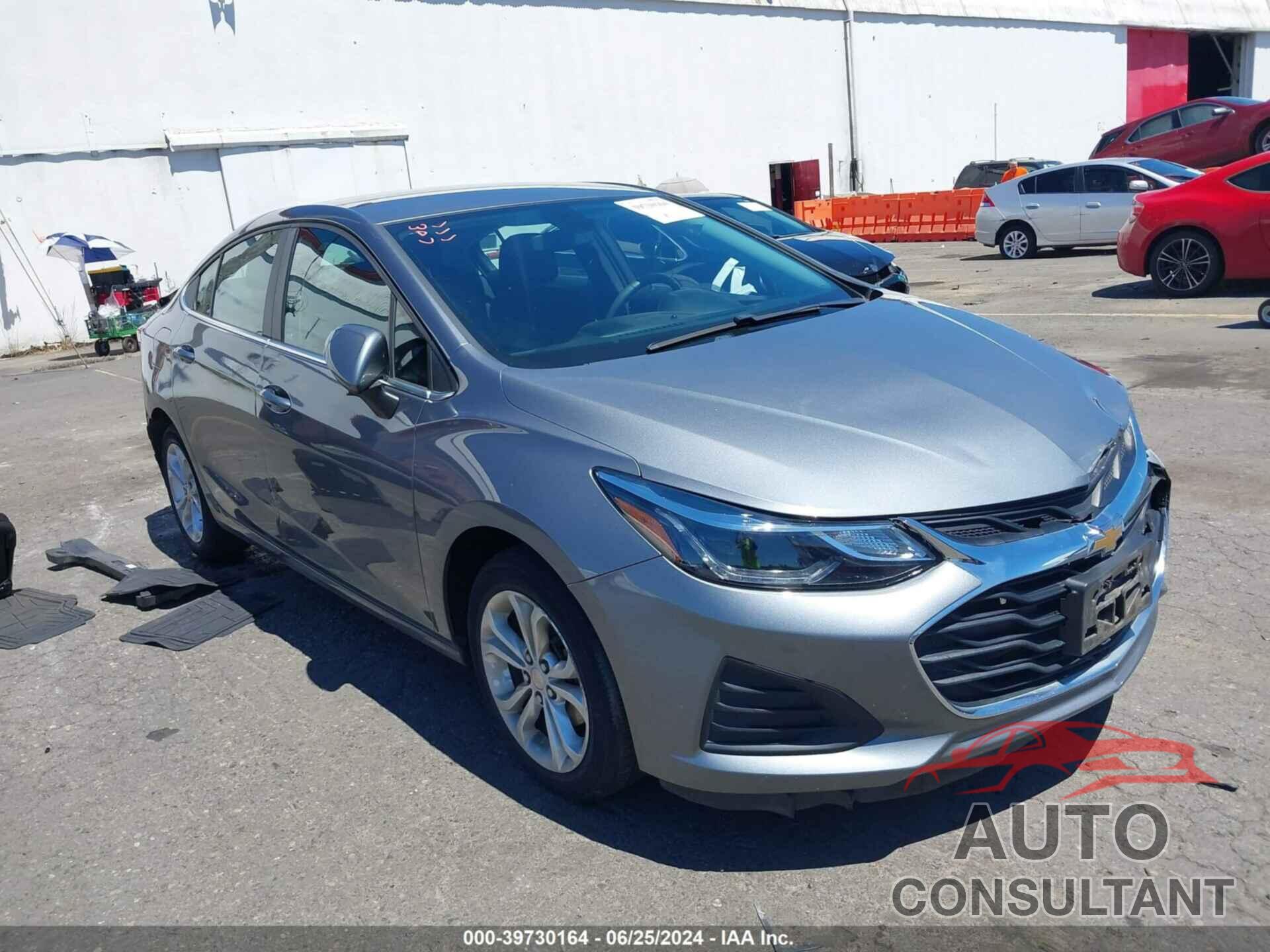 CHEVROLET CRUZE 2019 - 1G1BE5SM9K7138484