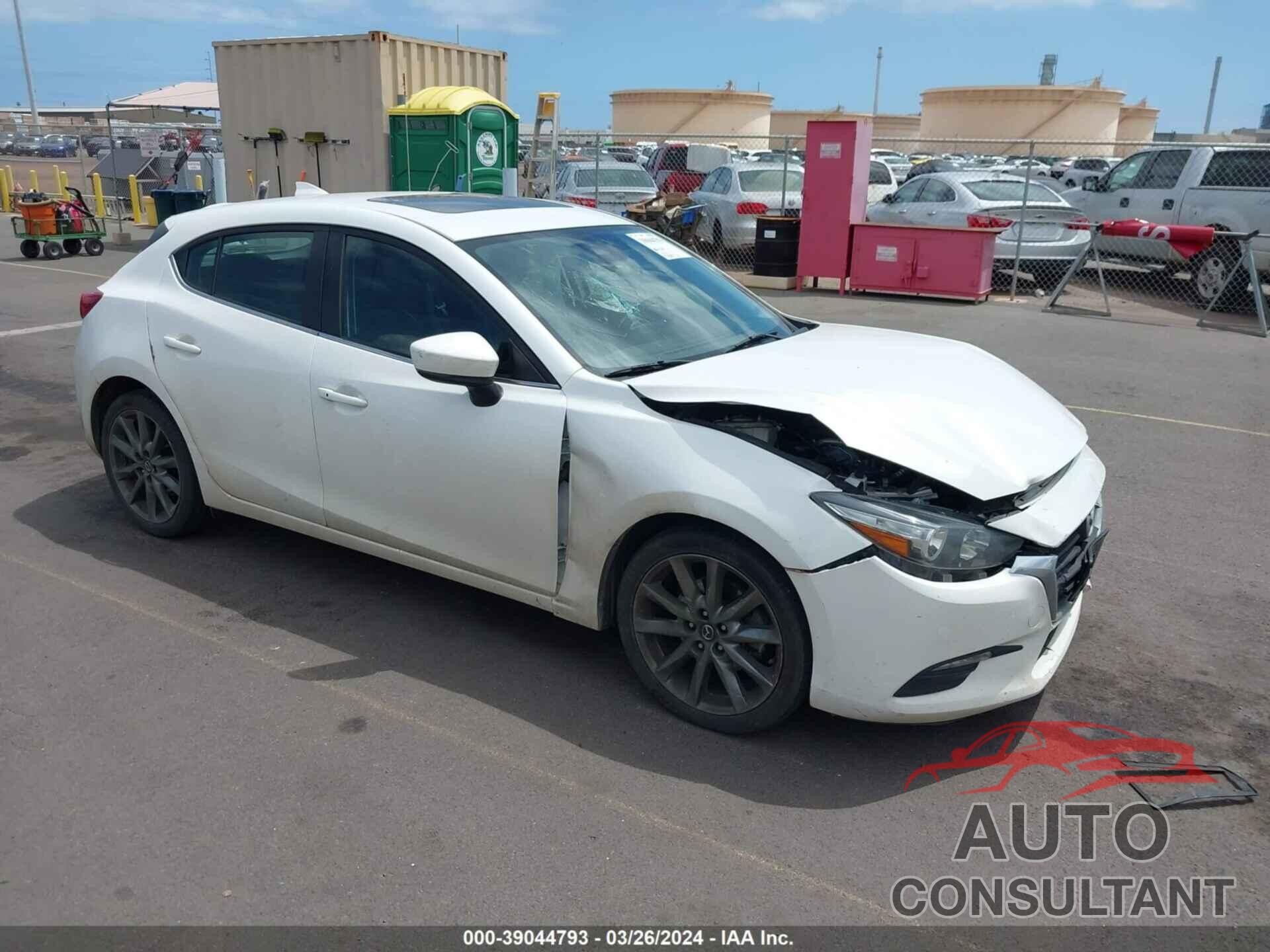 MAZDA 3 2018 - 3MZBN1L34JM220324