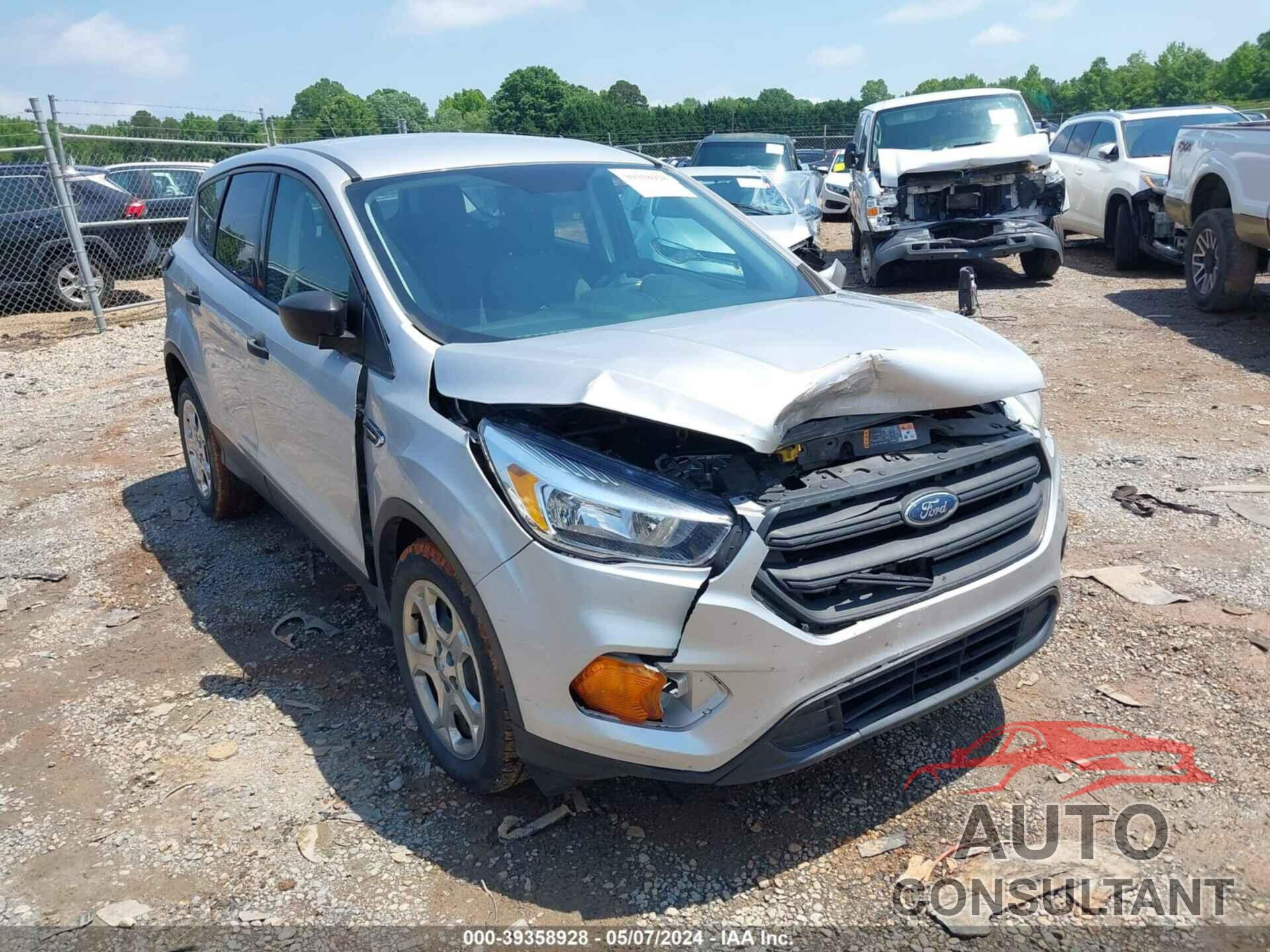 FORD ESCAPE 2017 - 1FMCU0F70HUD80642