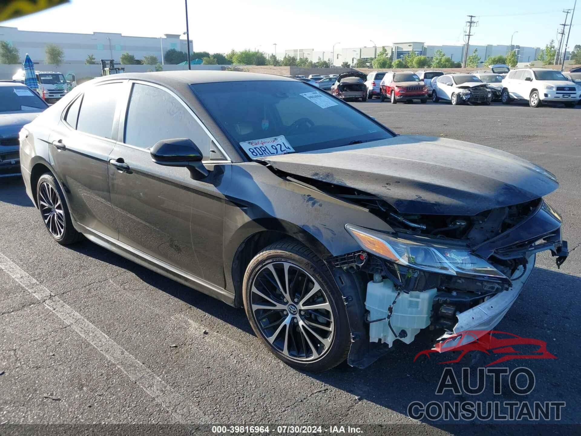 TOYOTA CAMRY 2018 - 4T1B11HK2JU107106