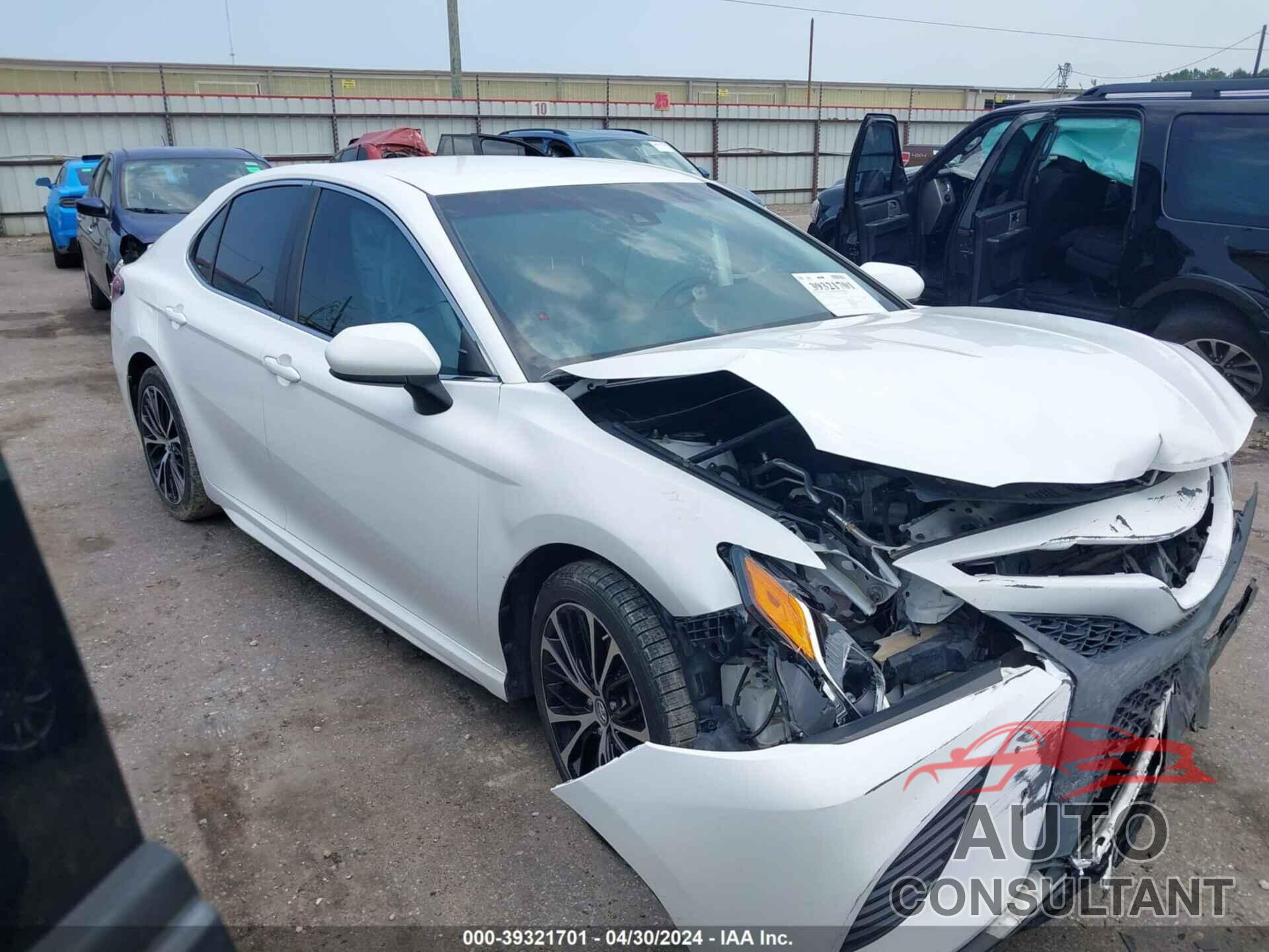 TOYOTA CAMRY 2018 - 4T1B11HK5JU016783