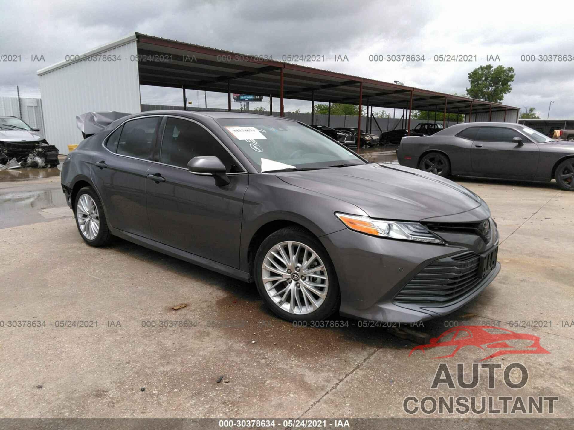 TOYOTA CAMRY 2018 - 4T1B11HK1JU127203