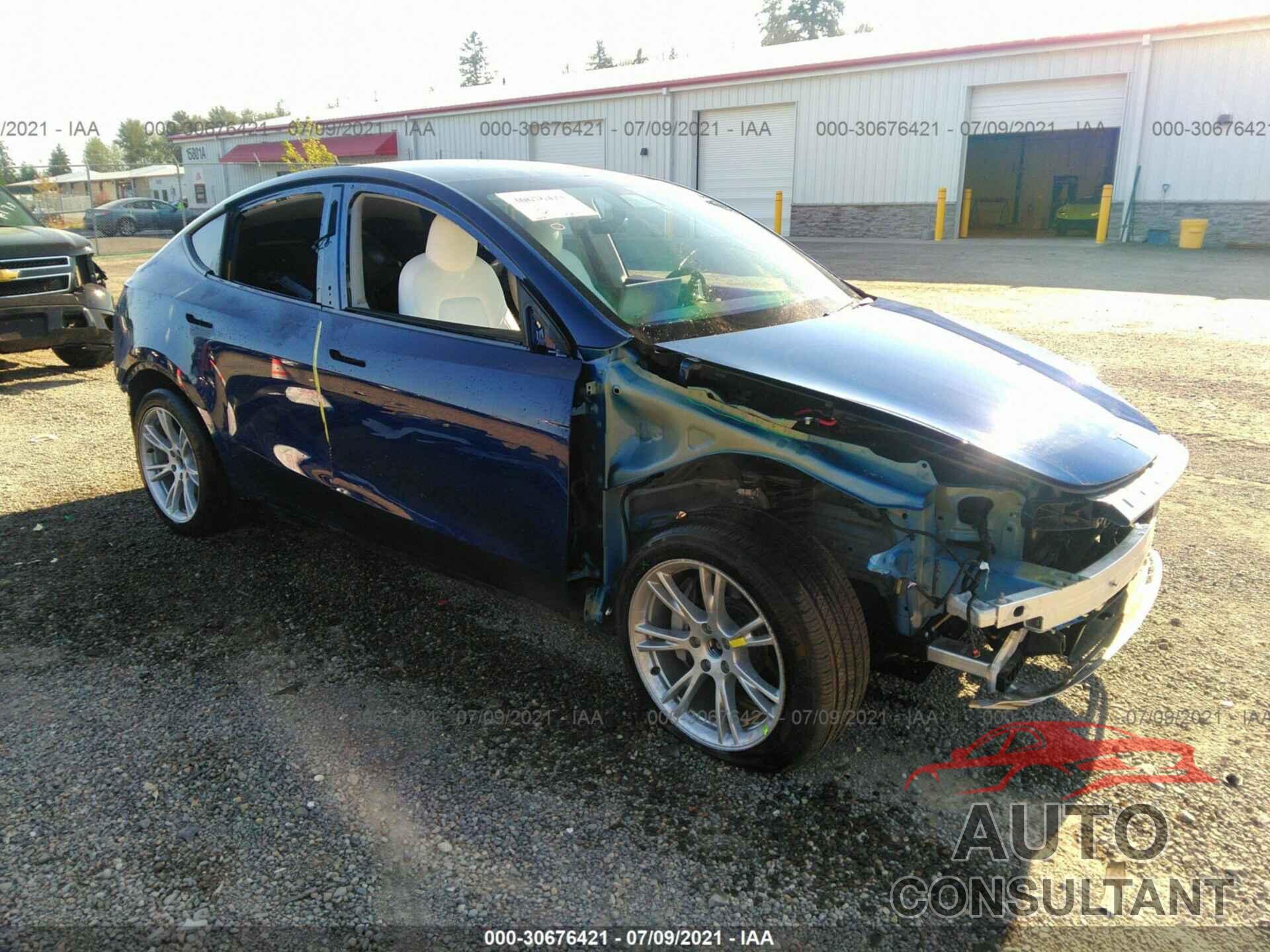 TESLA MODEL Y 2021 - 5YJYGDEE4MF074829