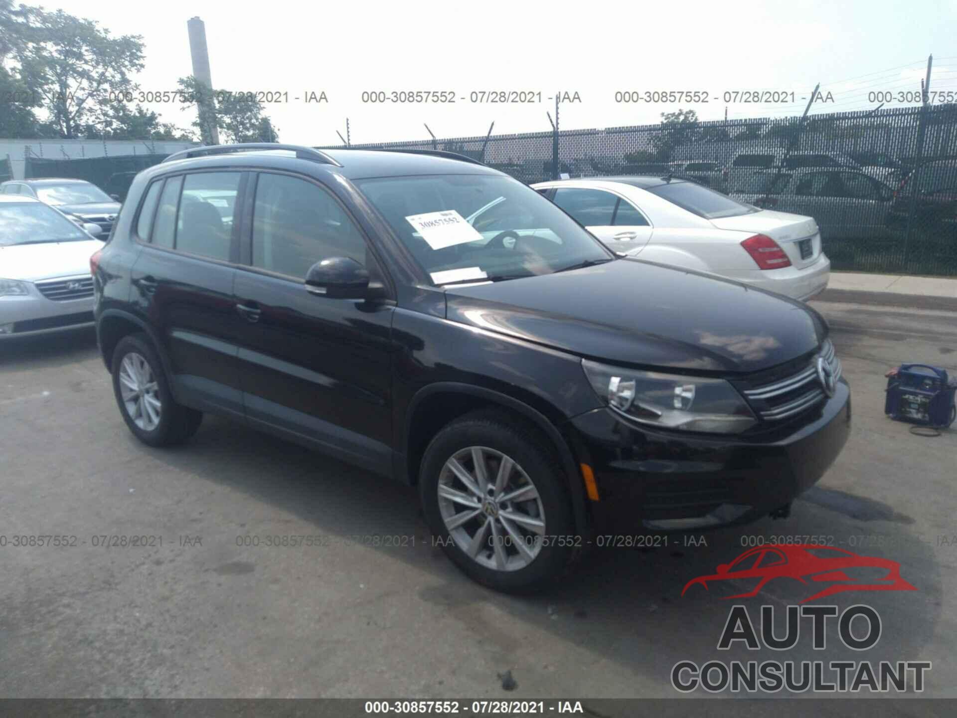 VOLKSWAGEN TIGUAN LIMITED 2018 - WVGBV7AX6JK001380