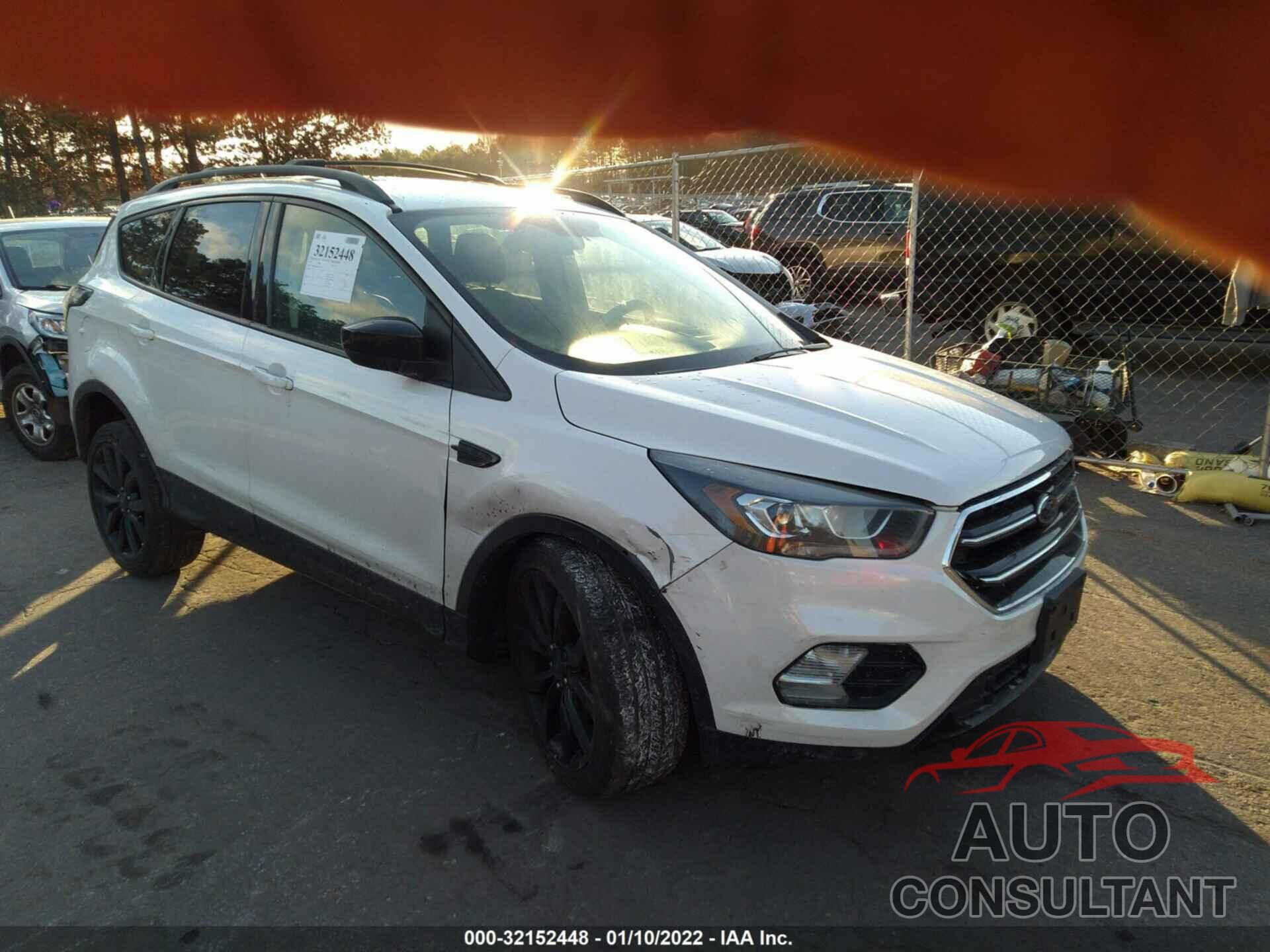 FORD ESCAPE 2017 - 1FMCU9GD8HUC21070