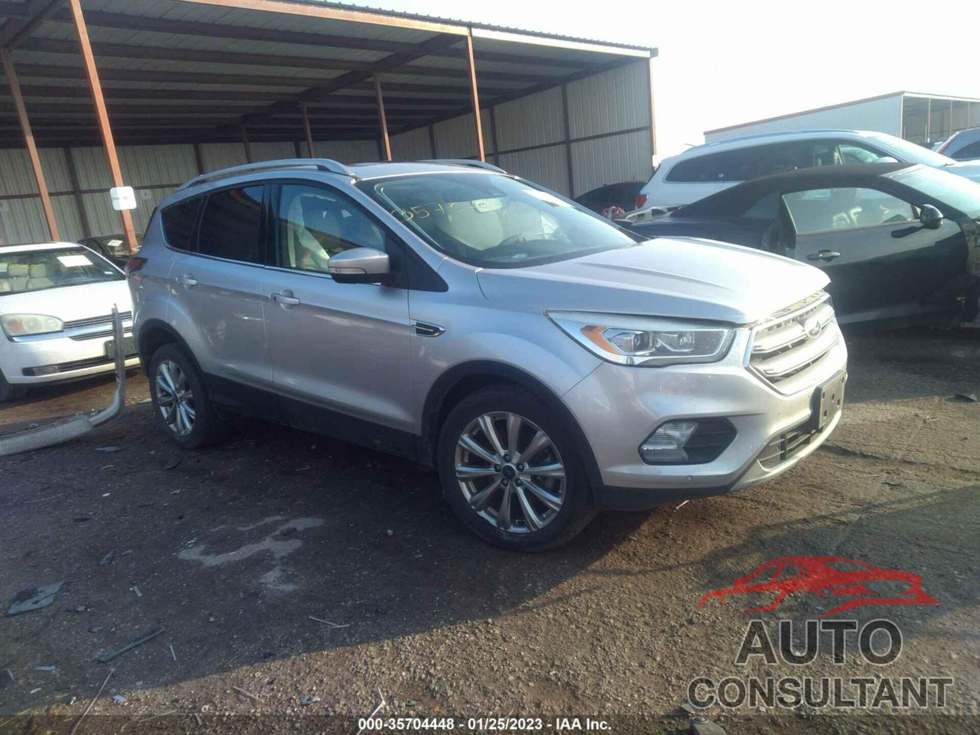 FORD ESCAPE 2017 - 1FMCU0J90HUB28852