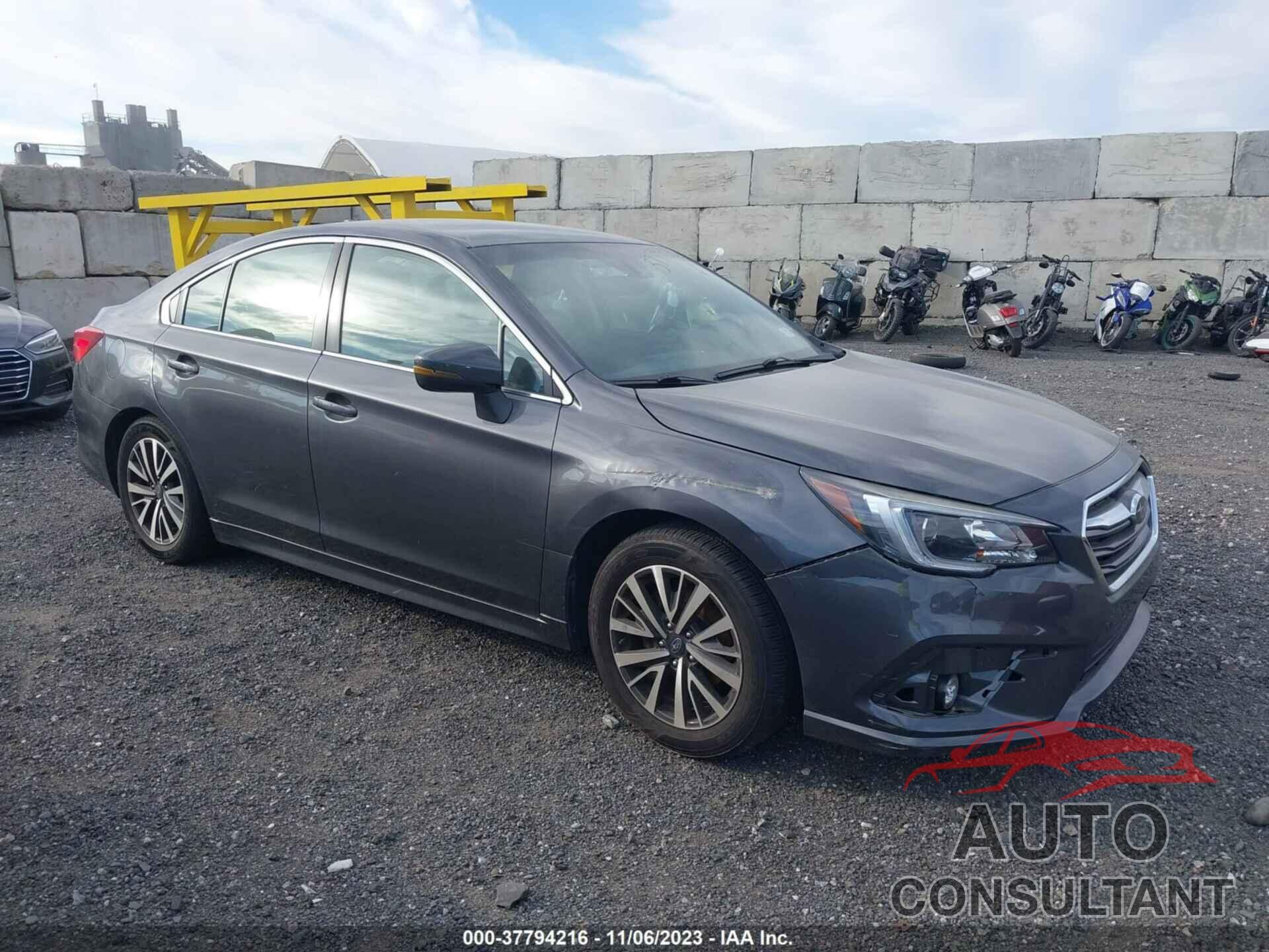 SUBARU LEGACY 2018 - 4S3BNAF68J3042590