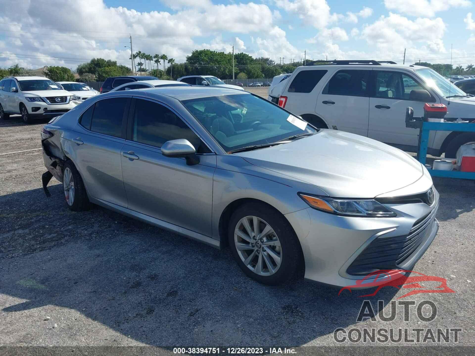 TOYOTA CAMRY 2021 - 4T1C11AK6MU550071