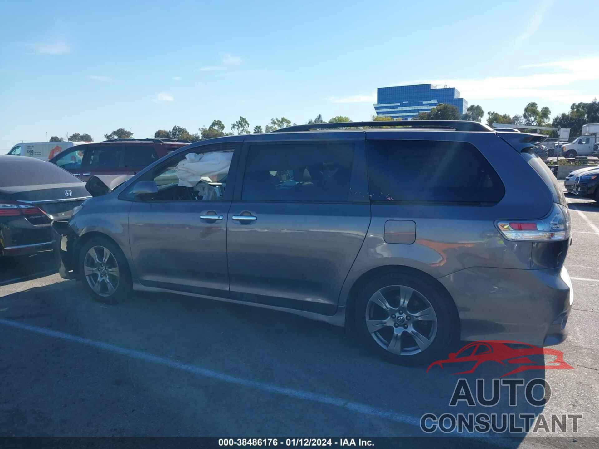 TOYOTA SIENNA 2018 - 5TDXZ3DC6JS909319