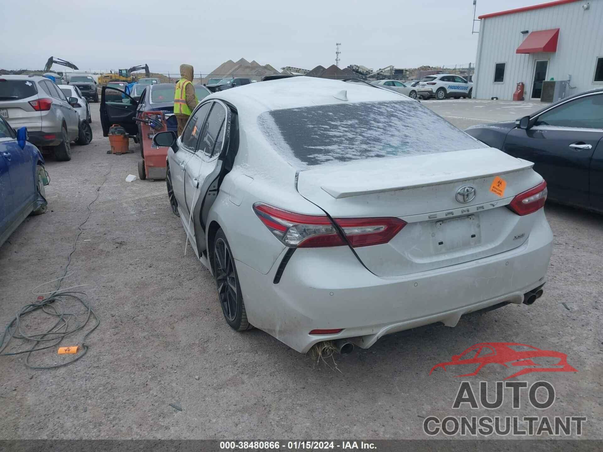 TOYOTA CAMRY 2018 - 4T1B61HK0JU063253