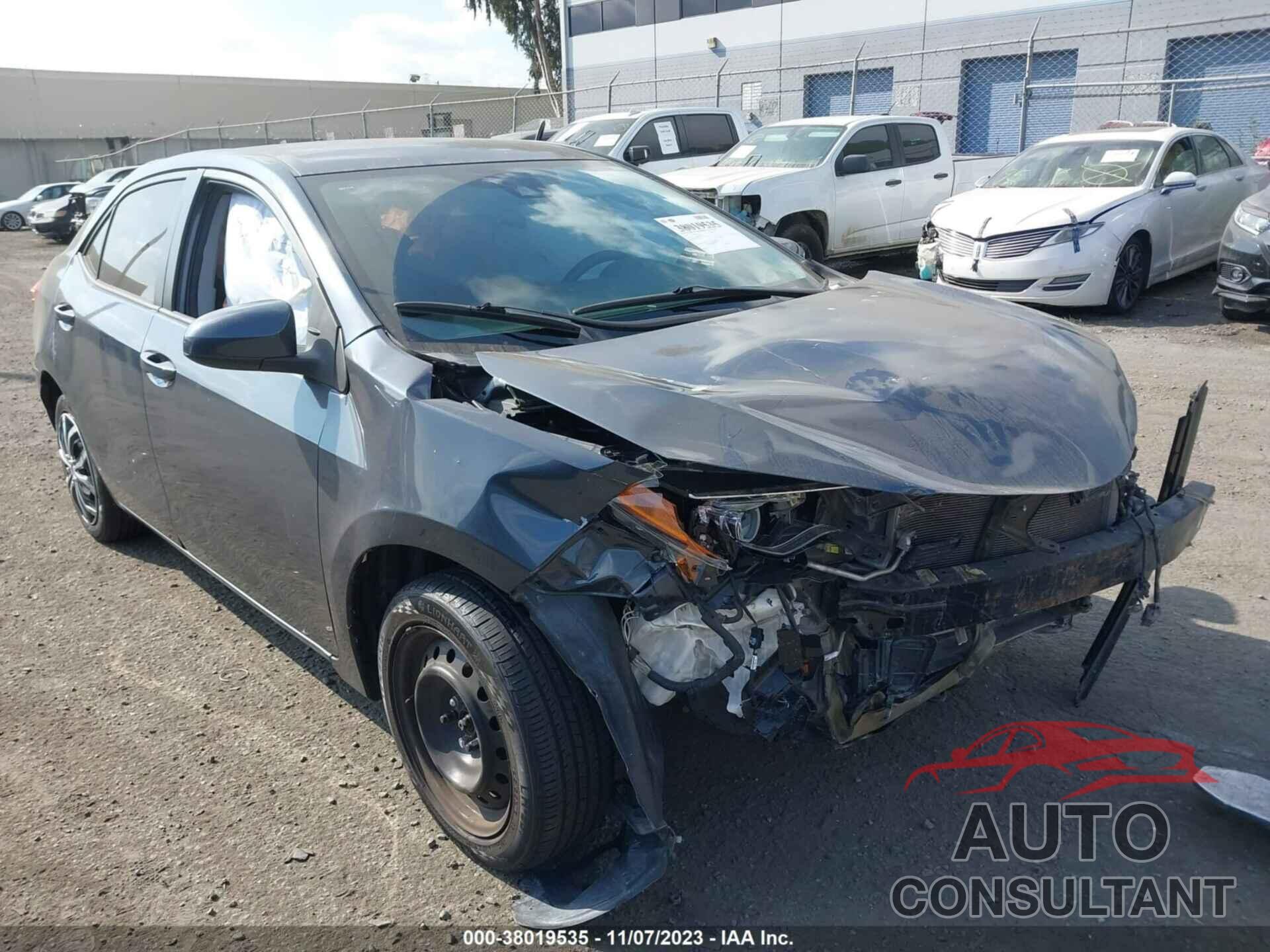 TOYOTA COROLLA 2018 - 5YFBURHE2JP744224
