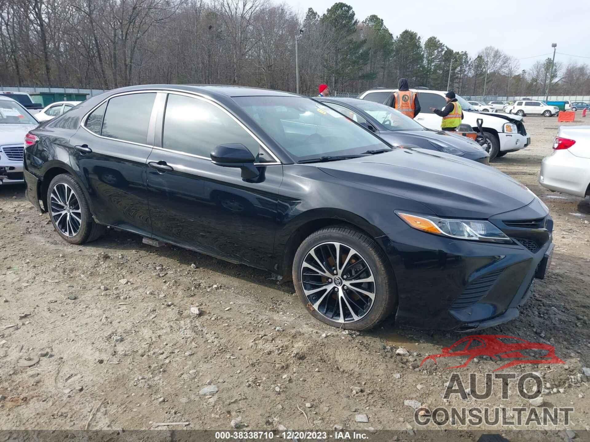 TOYOTA CAMRY 2018 - 4T1B11HK7JU130364