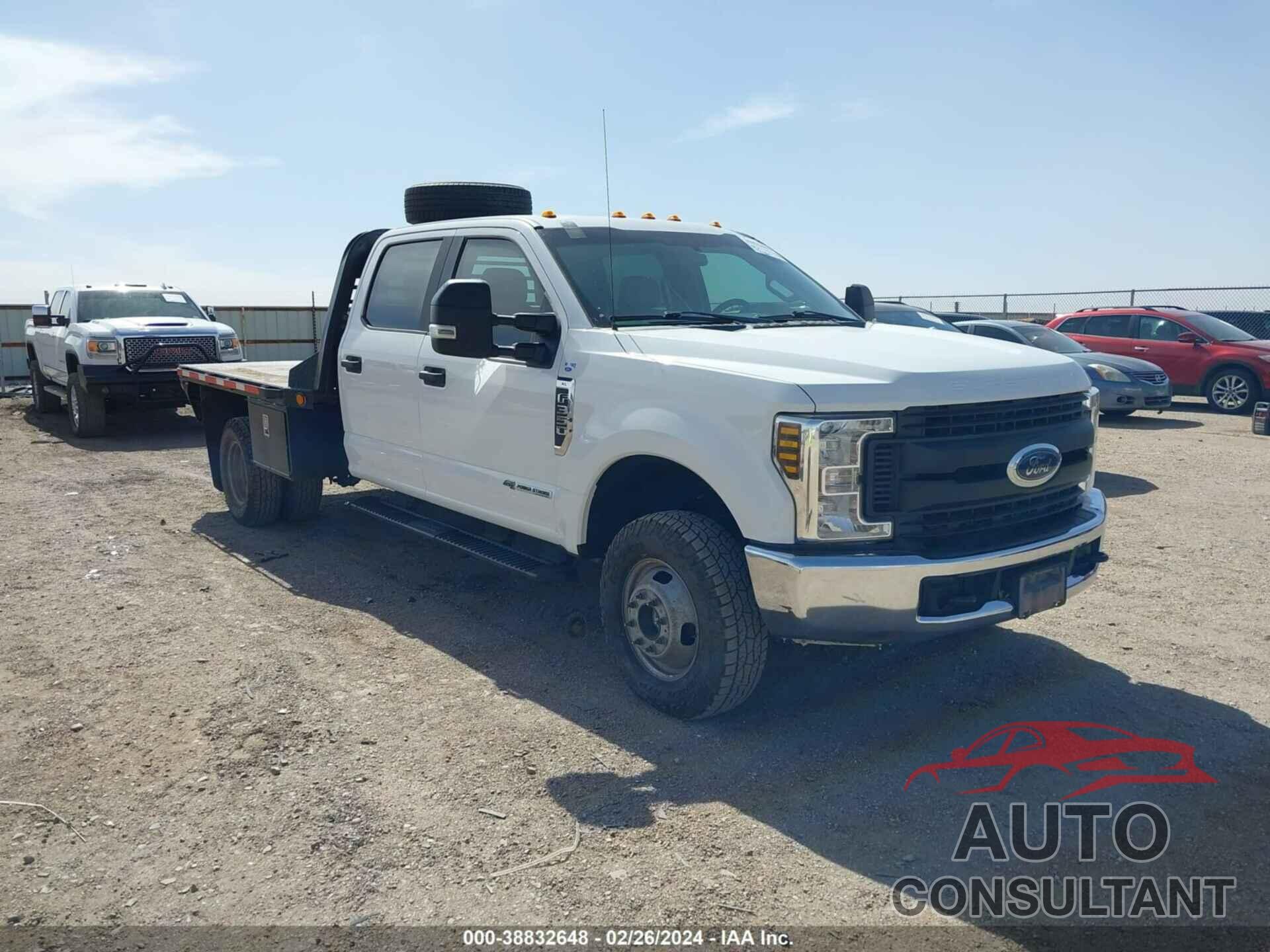 FORD F-350 CHASSIS 2019 - 1FD8W3HT3KEG23907