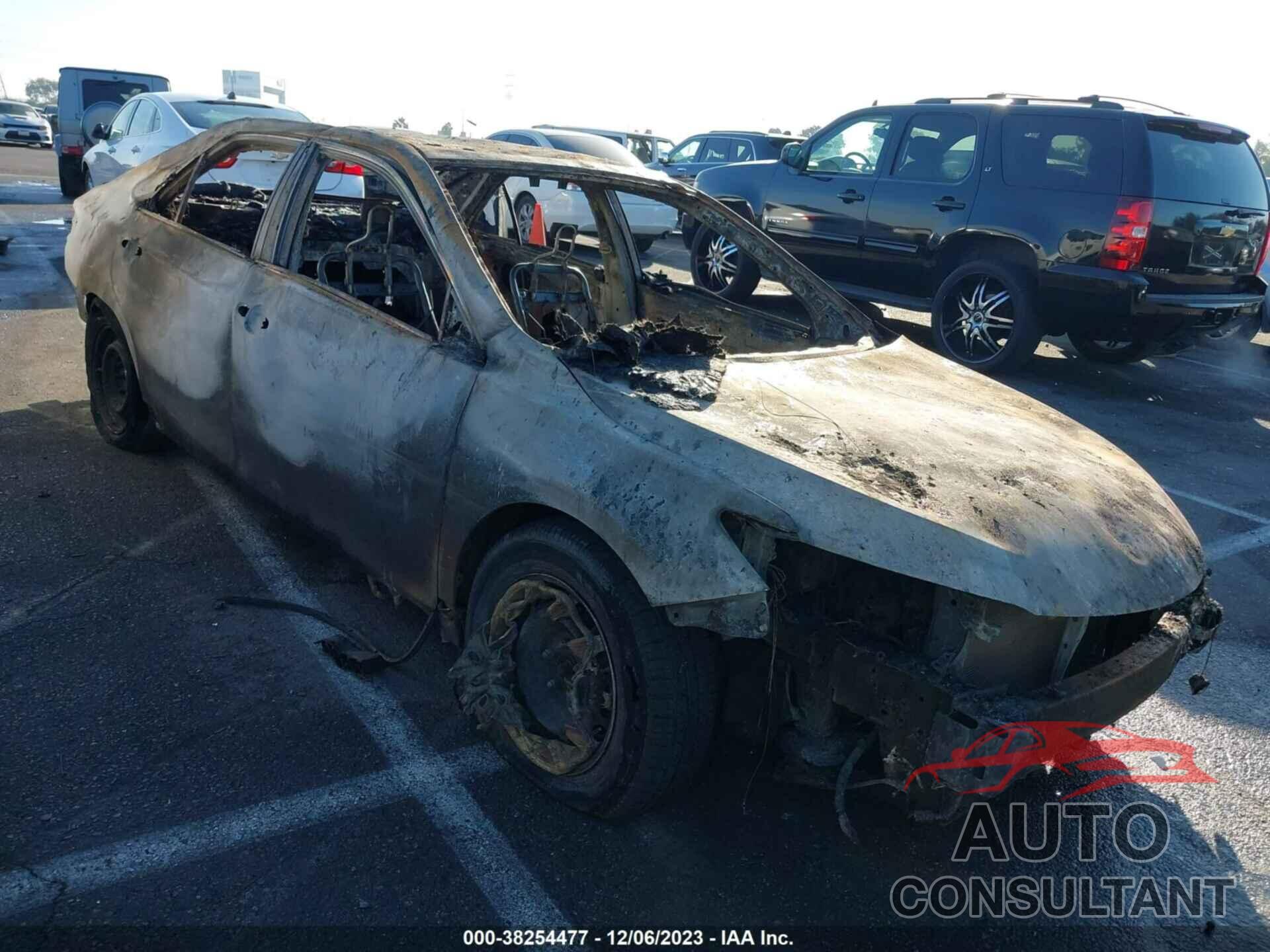 TOYOTA CAMRY 2016 - 4T4BF1FK9GR563848