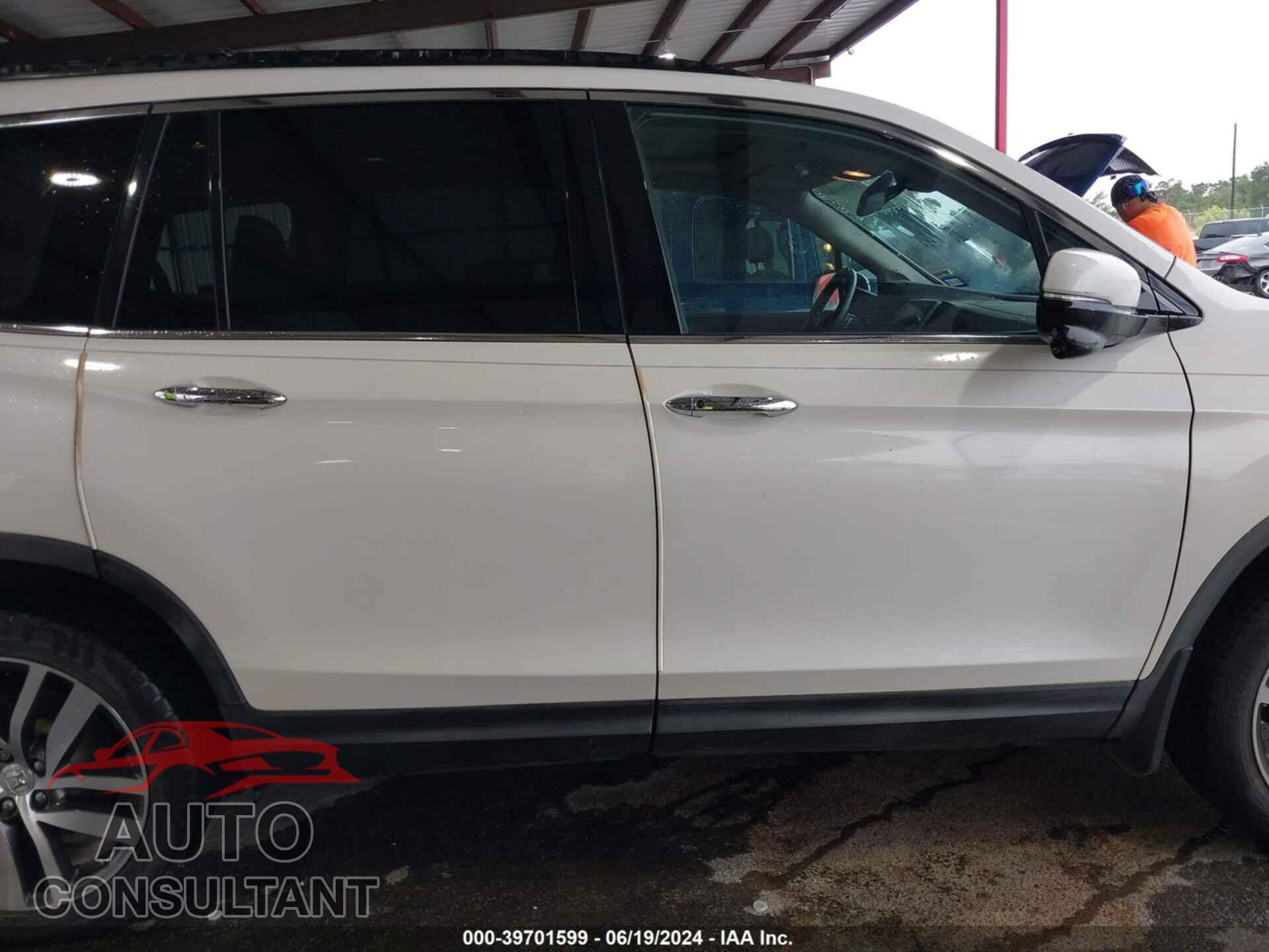 HONDA PILOT 2016 - 5FNYF5H99GB016114