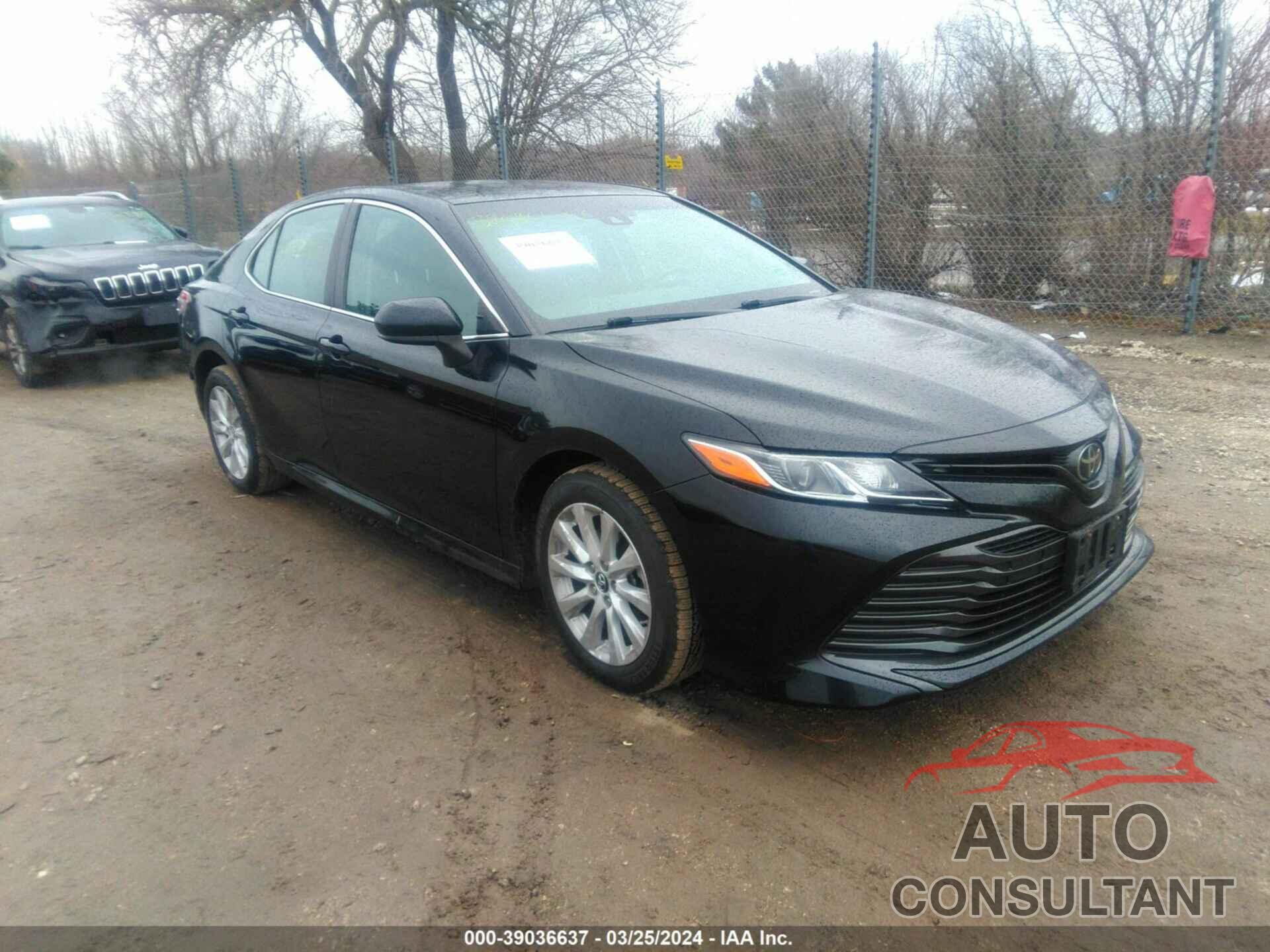 TOYOTA CAMRY 2018 - 4T1B11HK0JU136068