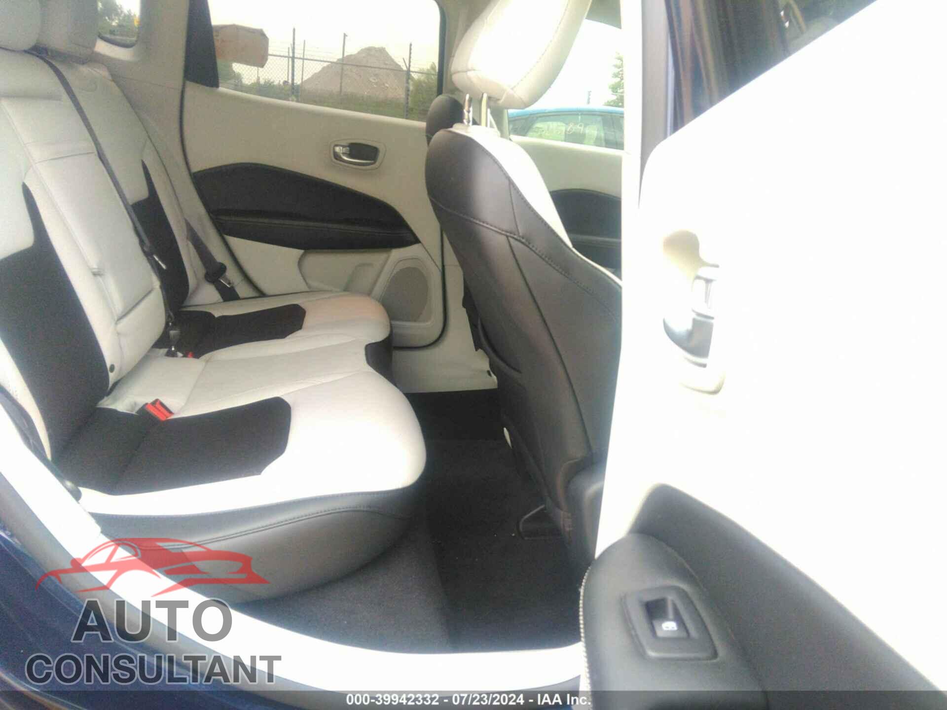 JEEP COMPASS 2018 - 3C4NJDBB1JT270917