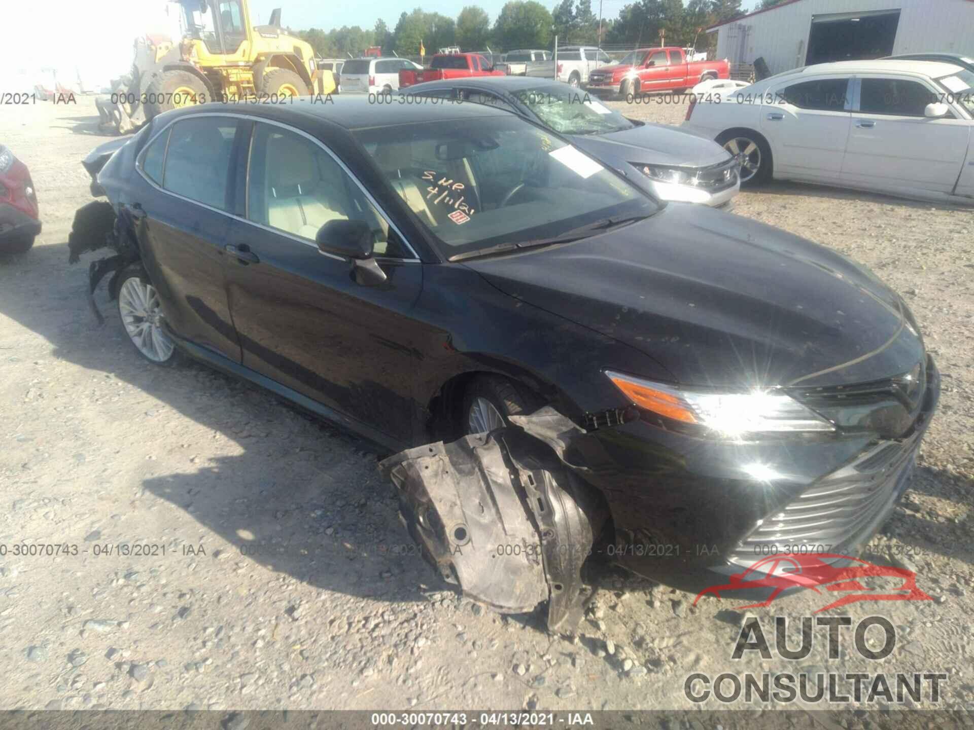 TOYOTA CAMRY 2018 - 4T1B11HK5JU026228