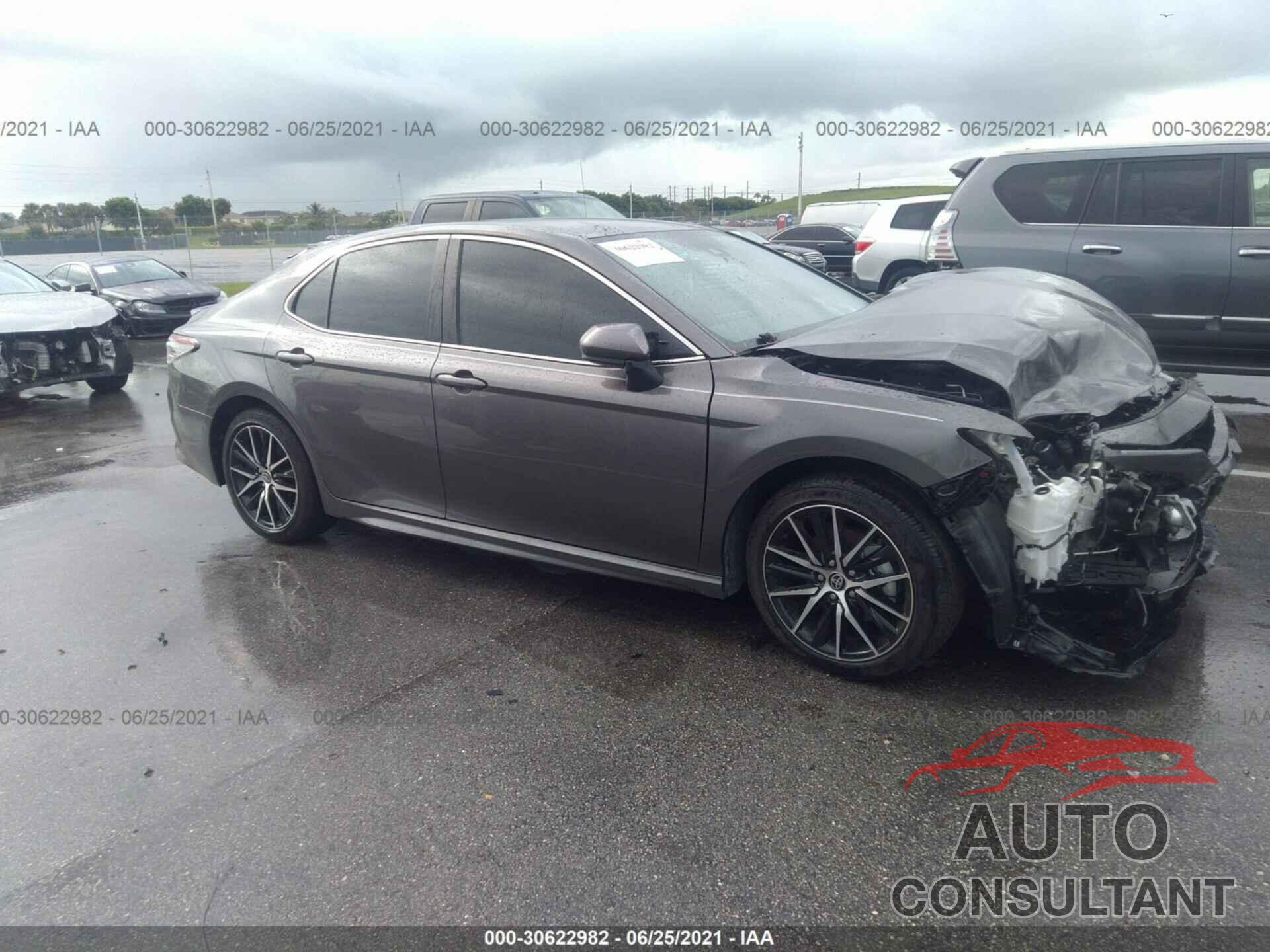 TOYOTA CAMRY 2021 - 4T1G11AK7MU553305
