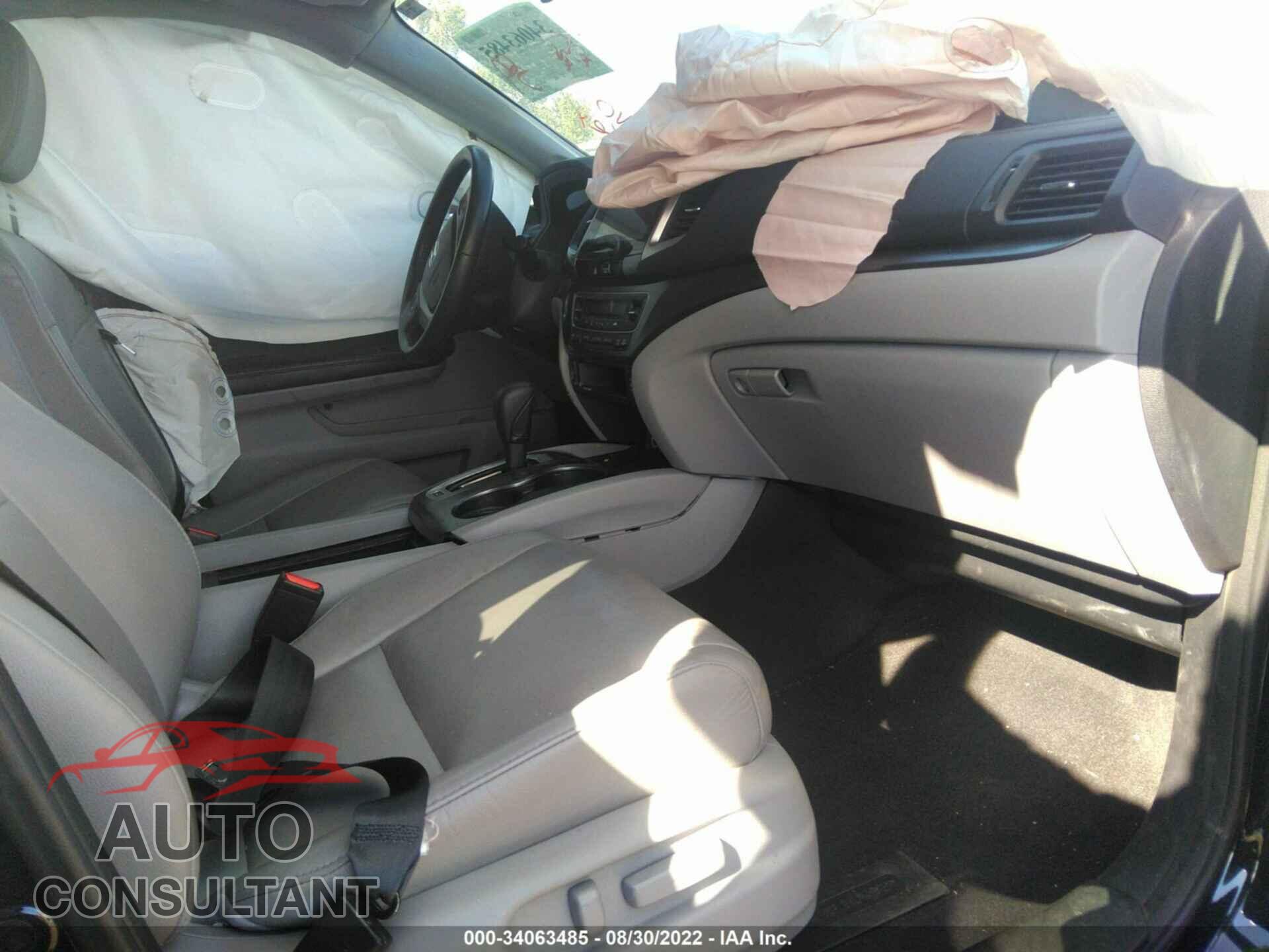 HONDA PILOT 2017 - 5FNYF6H58HB013838