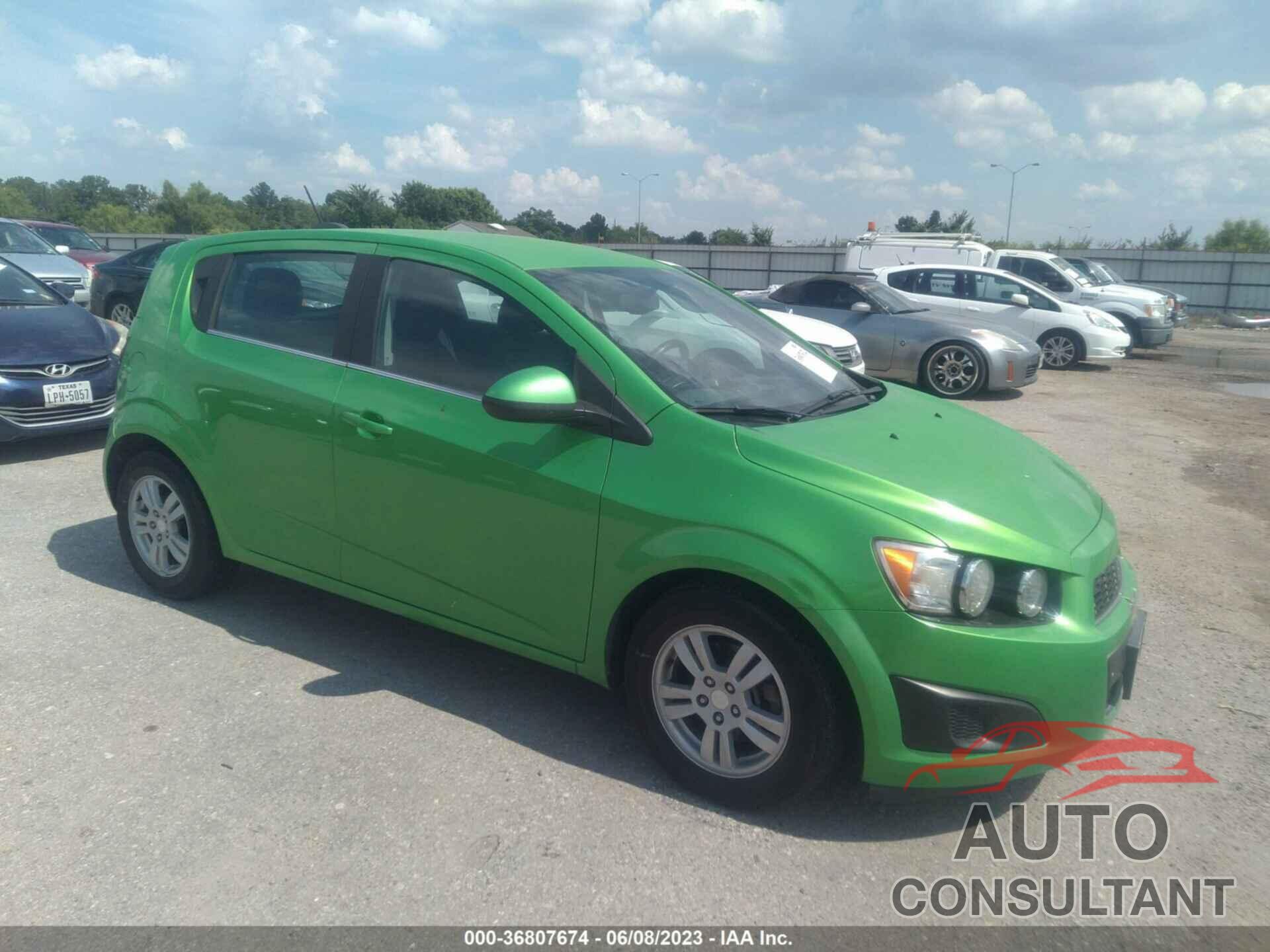 CHEVROLET SONIC 2015 - 1G1JC6SH0F4128413