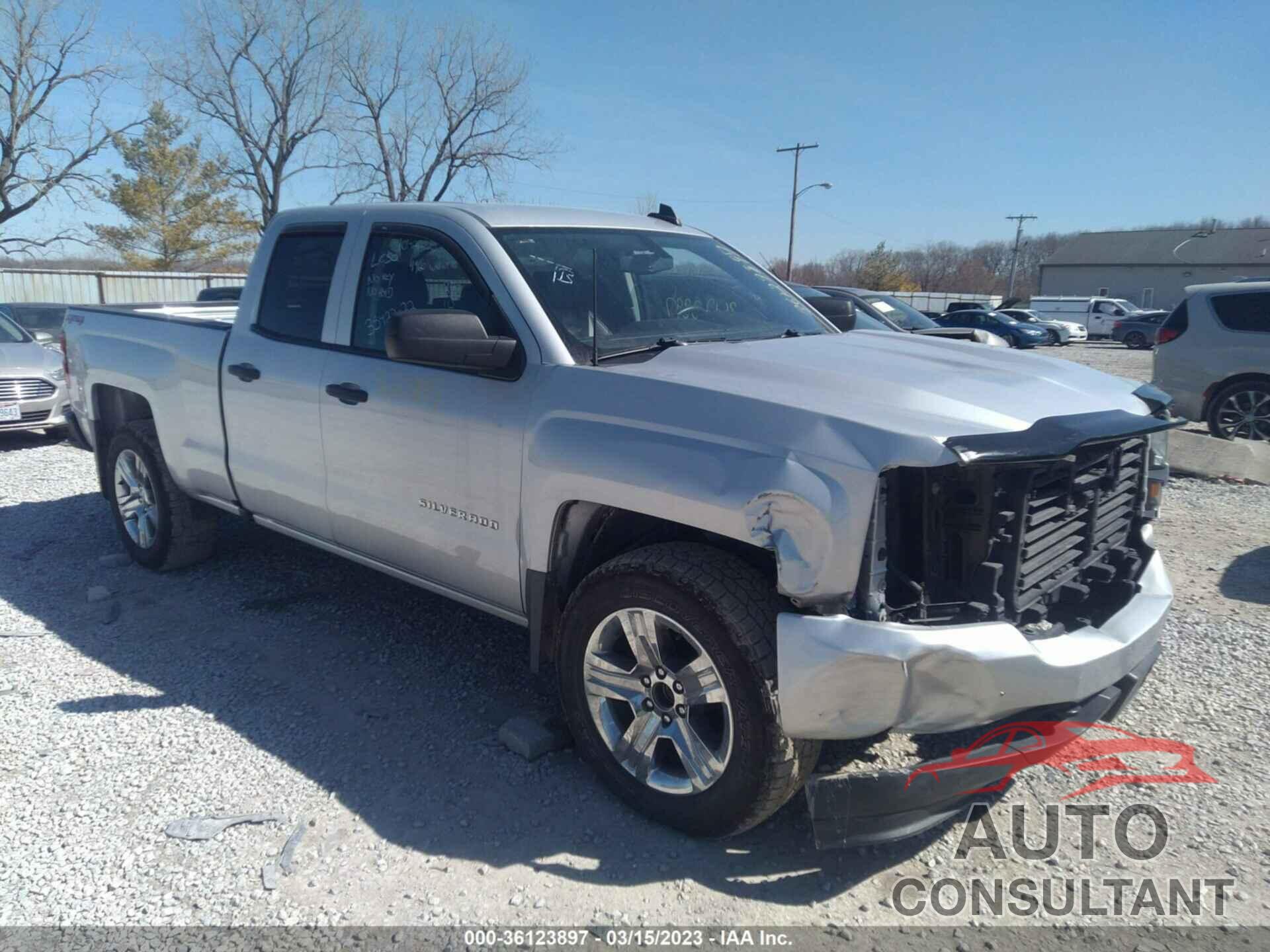 CHEVROLET SILVERADO 1500 2018 - 1GCVKPEC7JZ252353