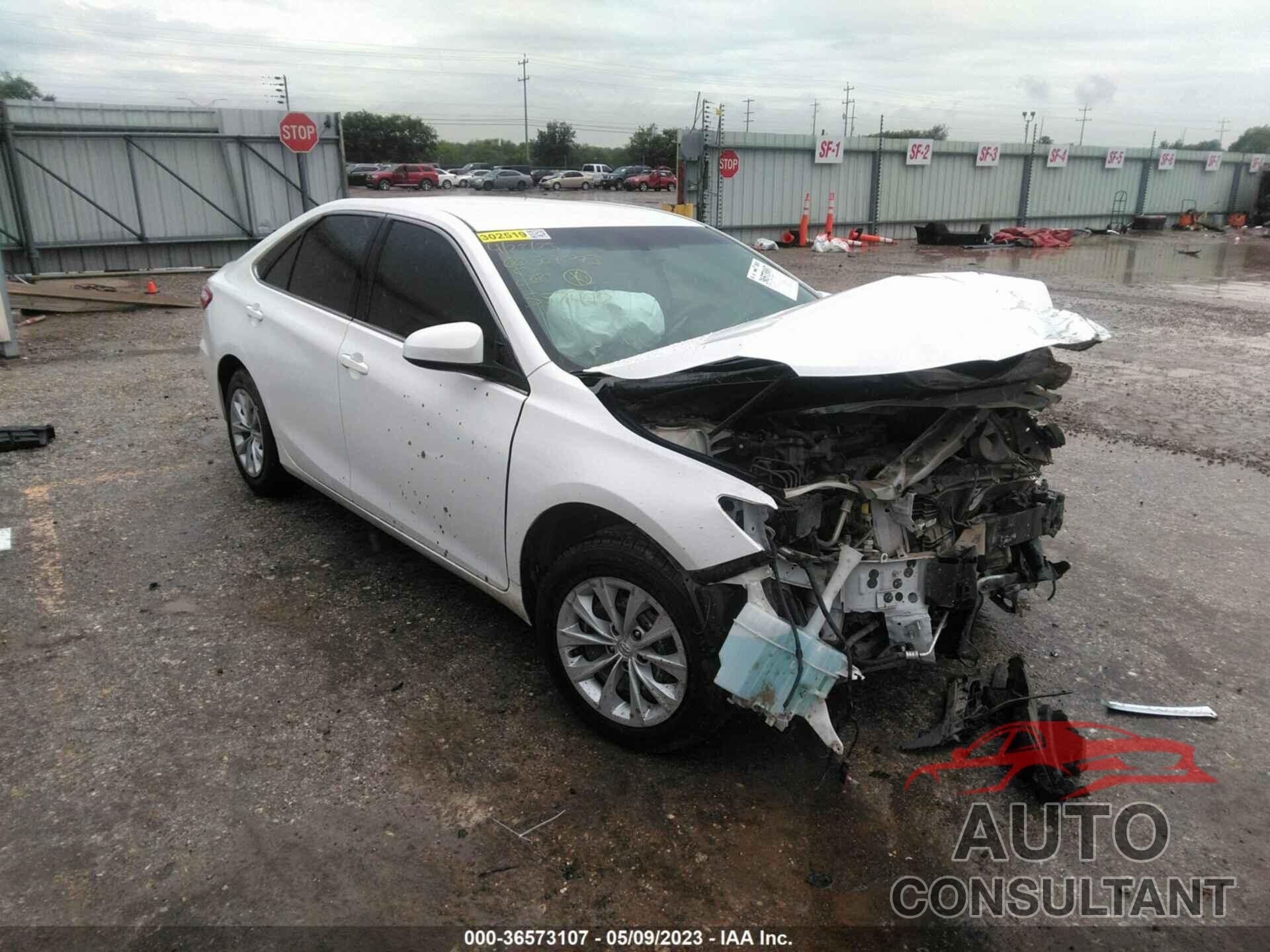 TOYOTA CAMRY 2016 - 4T4BF1FK4GR557942