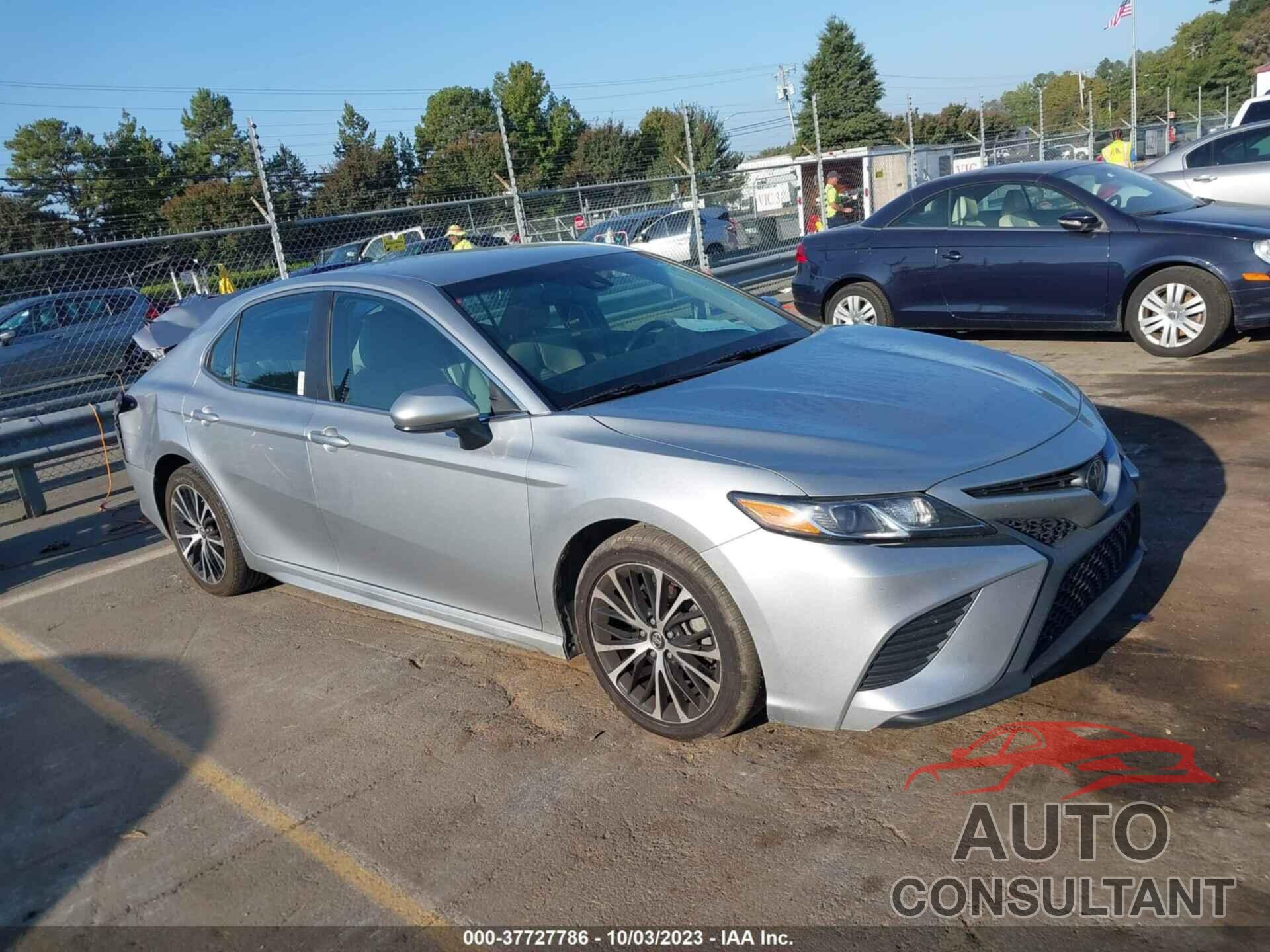 TOYOTA CAMRY 2018 - 4T1B11HK7JU138786