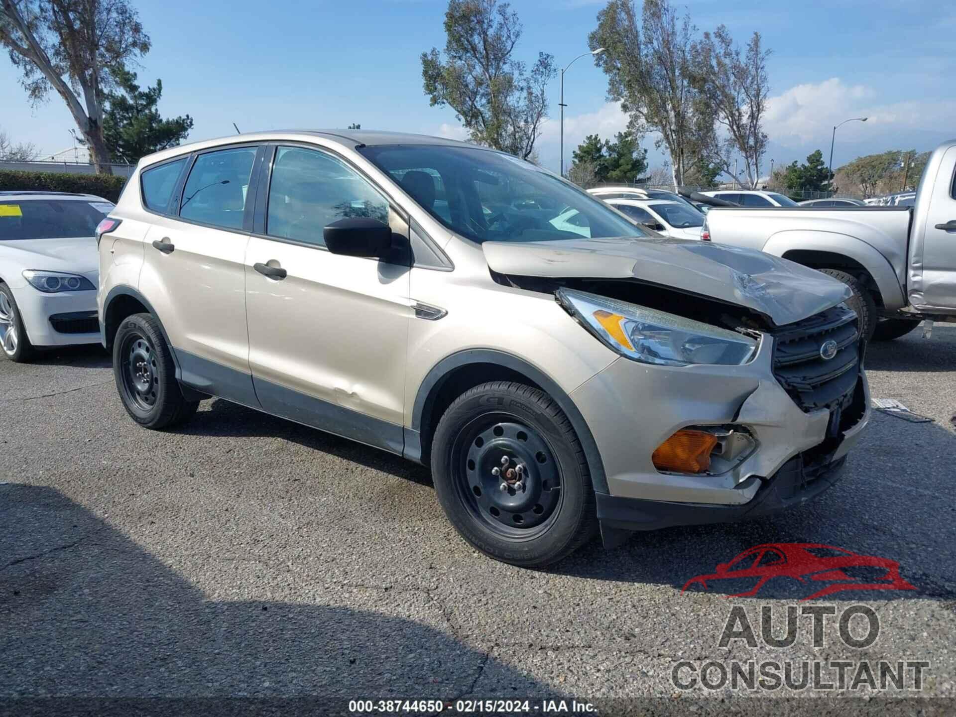 FORD ESCAPE 2017 - 1FMCU0F74HUD77260