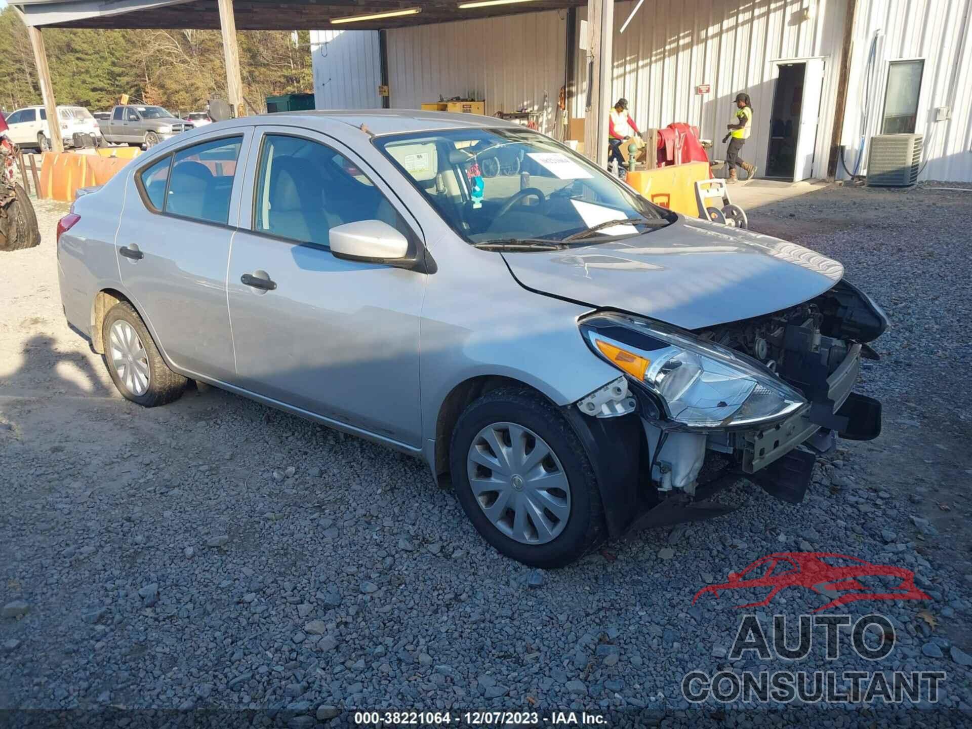 NISSAN VERSA 2018 - 3N1CN7AP8JL812849