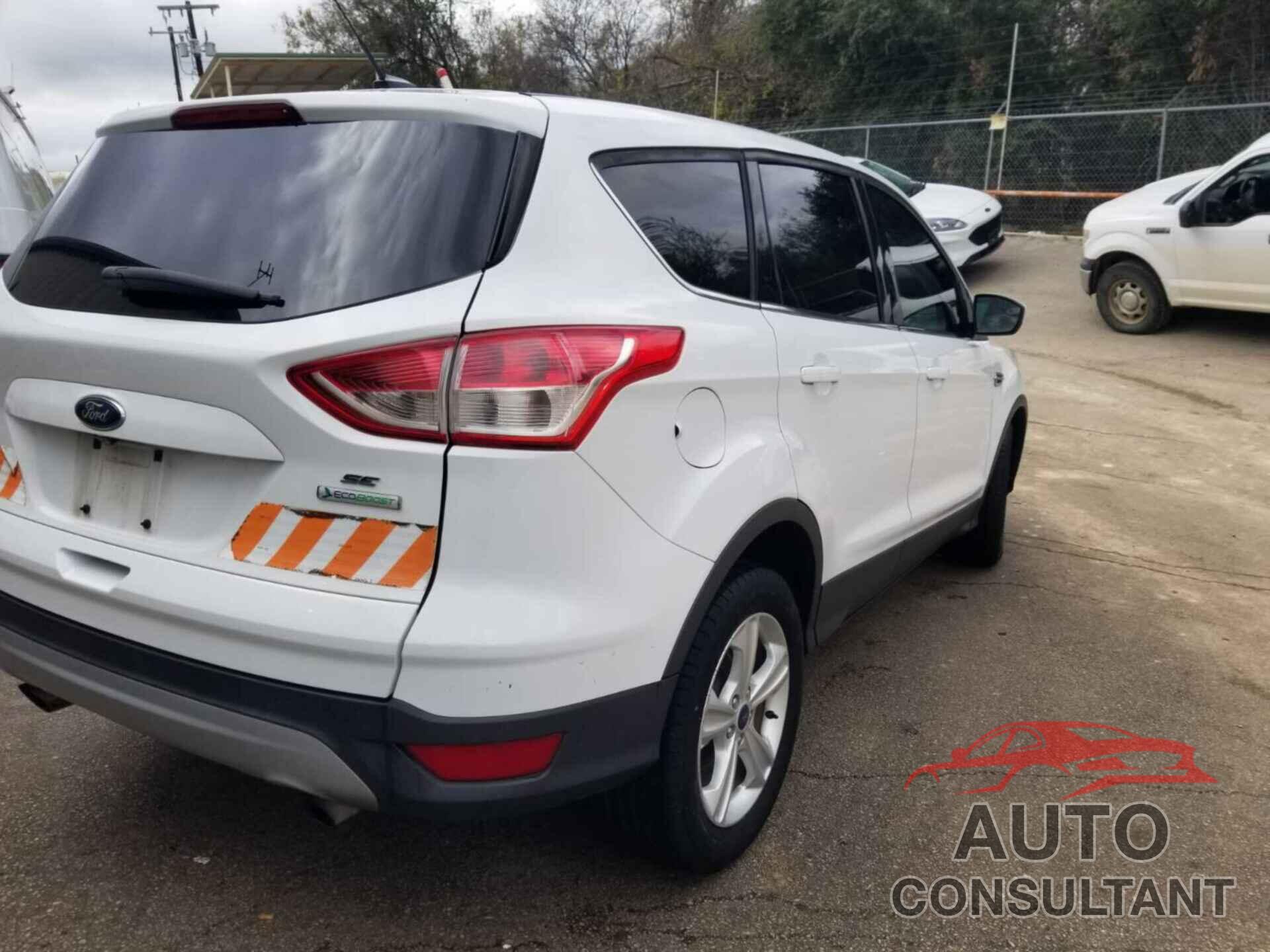 FORD ESCAPE 2015 - 1FMCU0GX5FUC66423