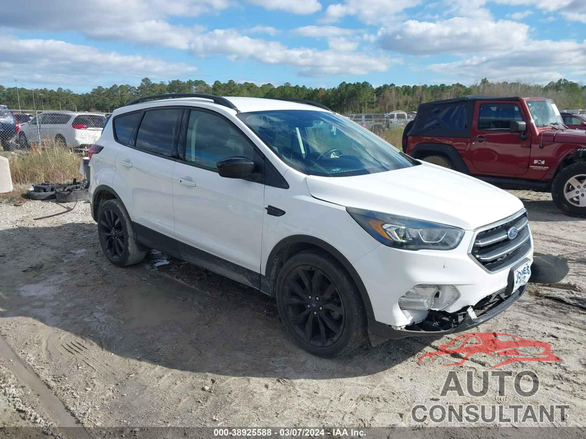 FORD ESCAPE 2019 - 1FMCU0GD8KUA07716