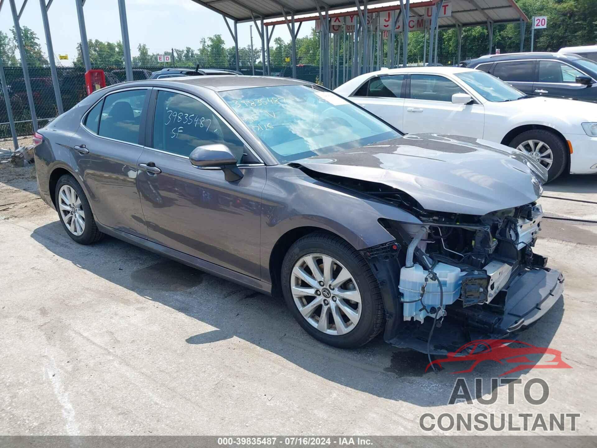 TOYOTA CAMRY 2018 - 4T1B11HK3JU510771
