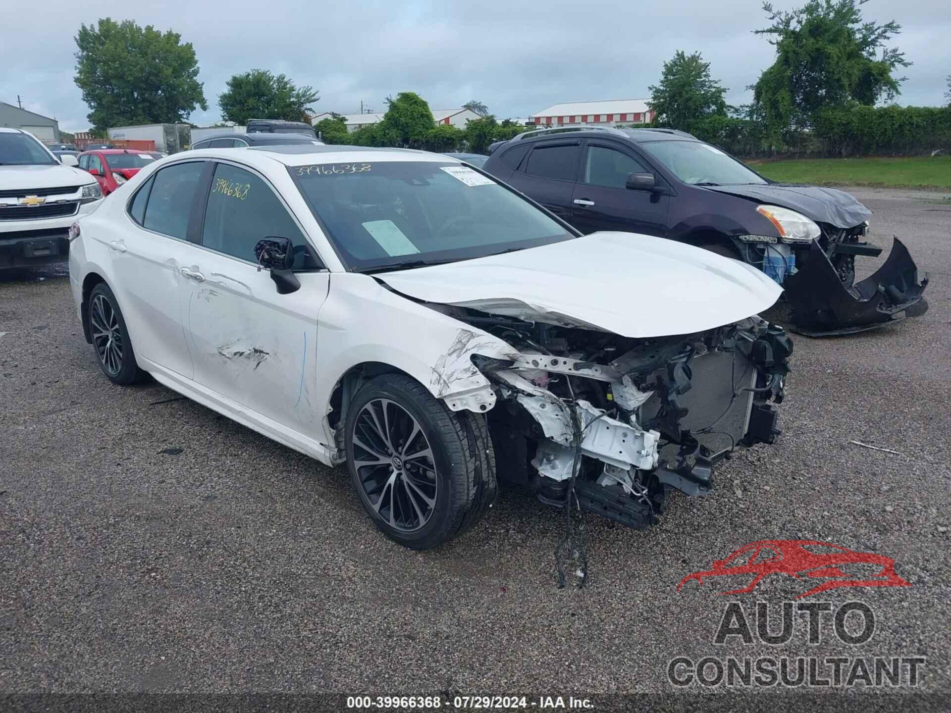 TOYOTA CAMRY 2018 - 4T1B11HK3JU531037