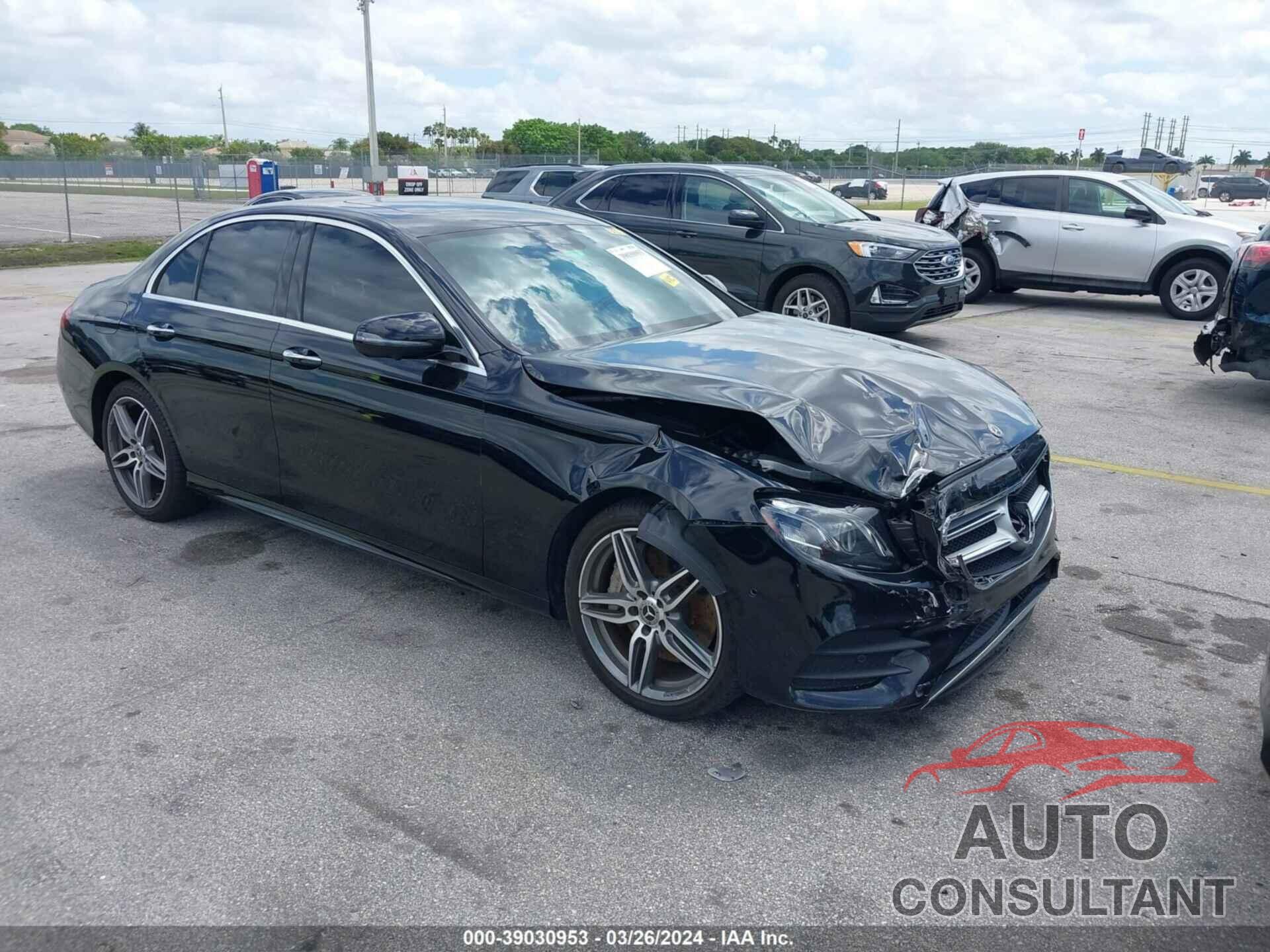 MERCEDES-BENZ E 300 2019 - WDDZF4JB0KA516505