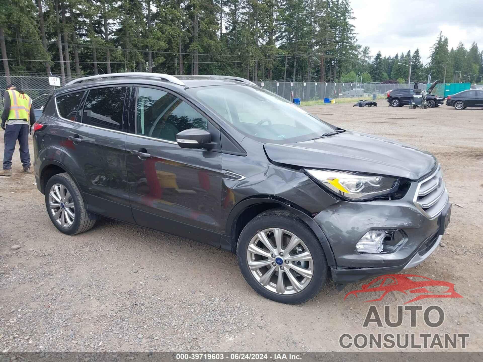 FORD ESCAPE 2017 - 1FMCU9J92HUE48534