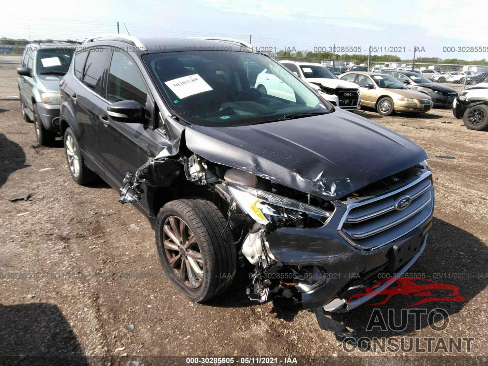 FORD ESCAPE 2017 - 1FMCU9J98HUD01148