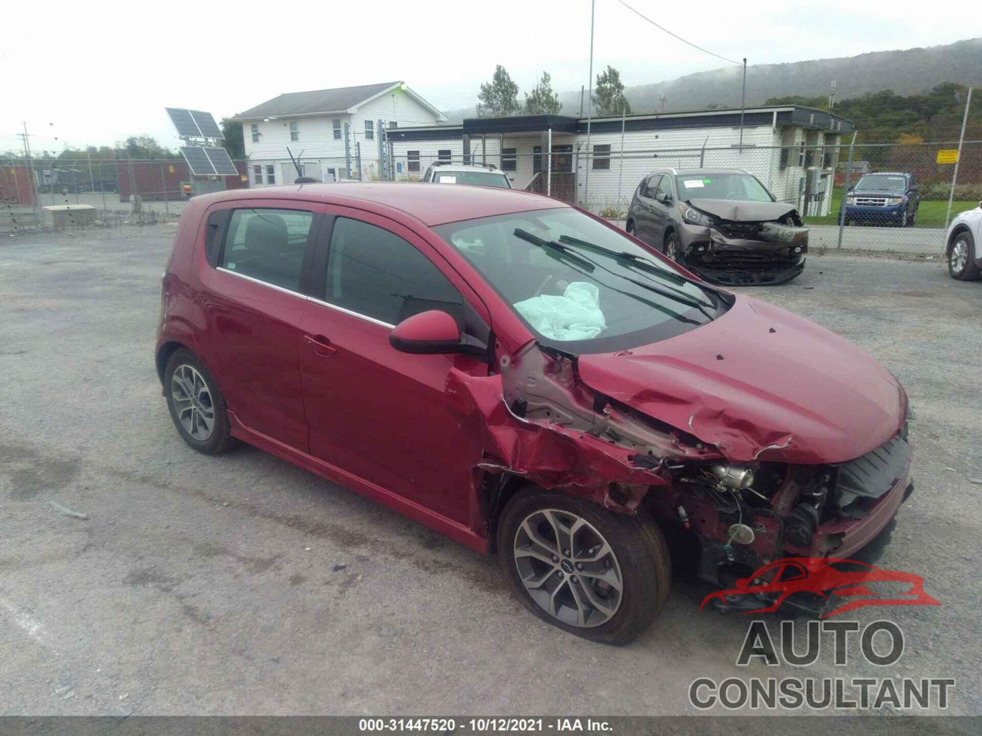 CHEVROLET SONIC 2018 - 1G1JD6SG3J4111571