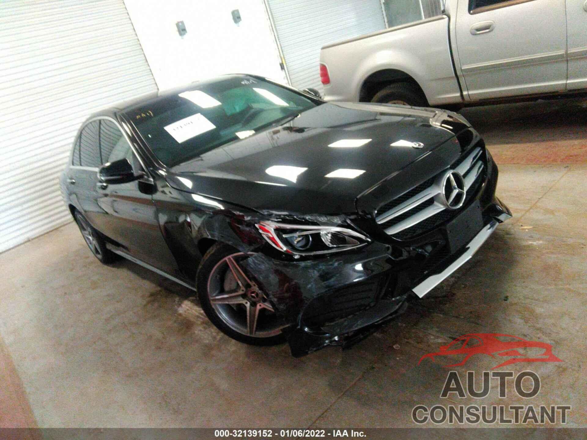 MERCEDES-BENZ C-CLASS 2018 - 55SWF4KB8JU242616