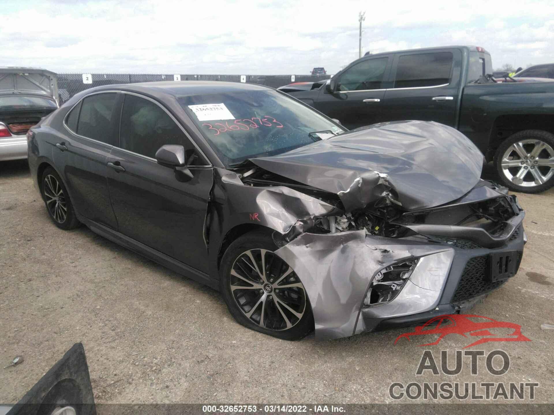 TOYOTA CAMRY 2018 - 4T1B11HK5JU589022