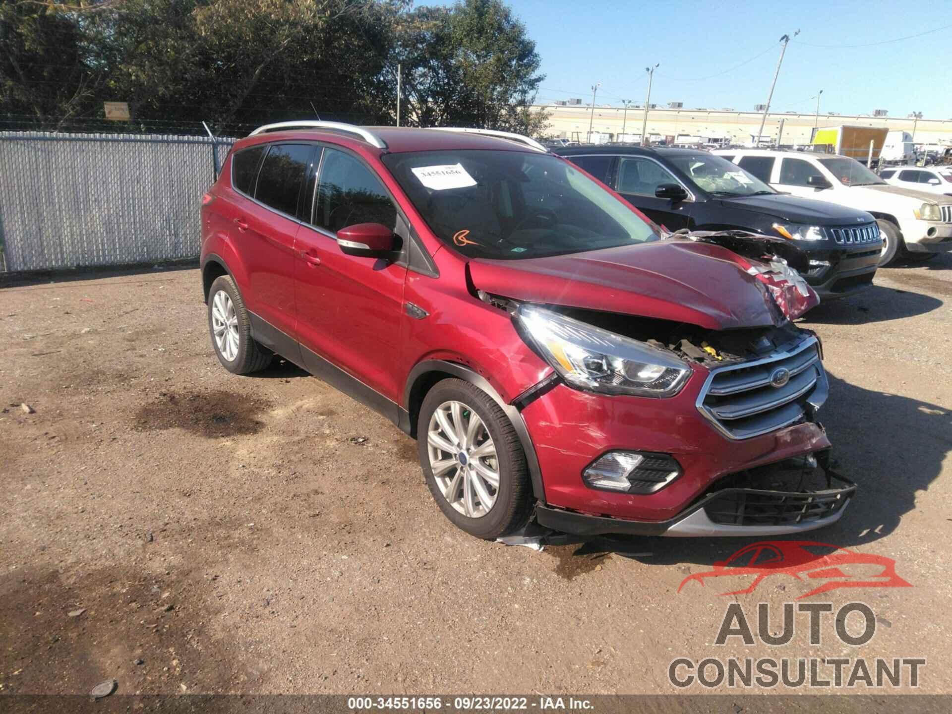 FORD ESCAPE 2017 - 1FMCU0J96HUB19640