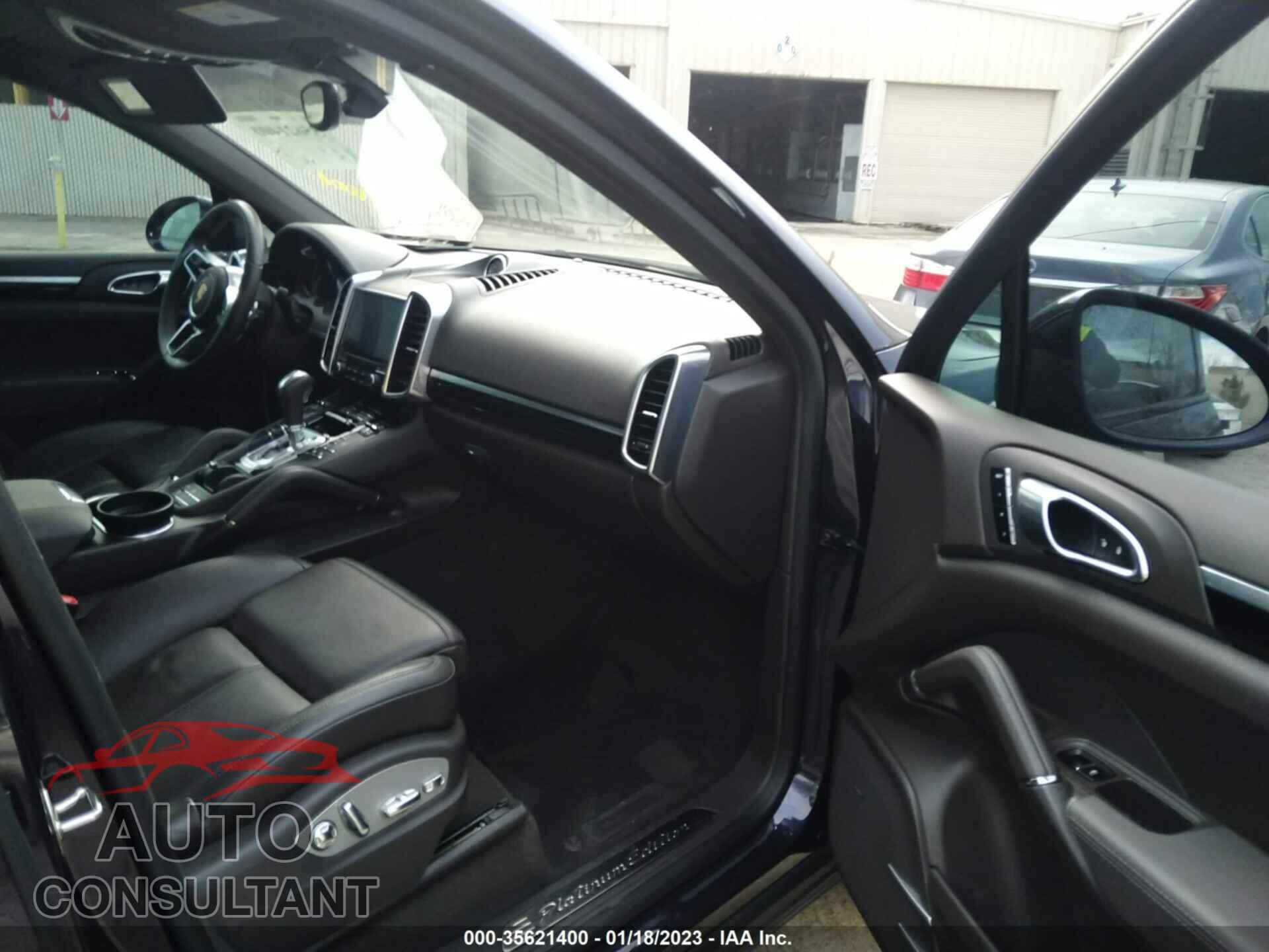 PORSCHE CAYENNE 2018 - WP1AA2A28JKA05111