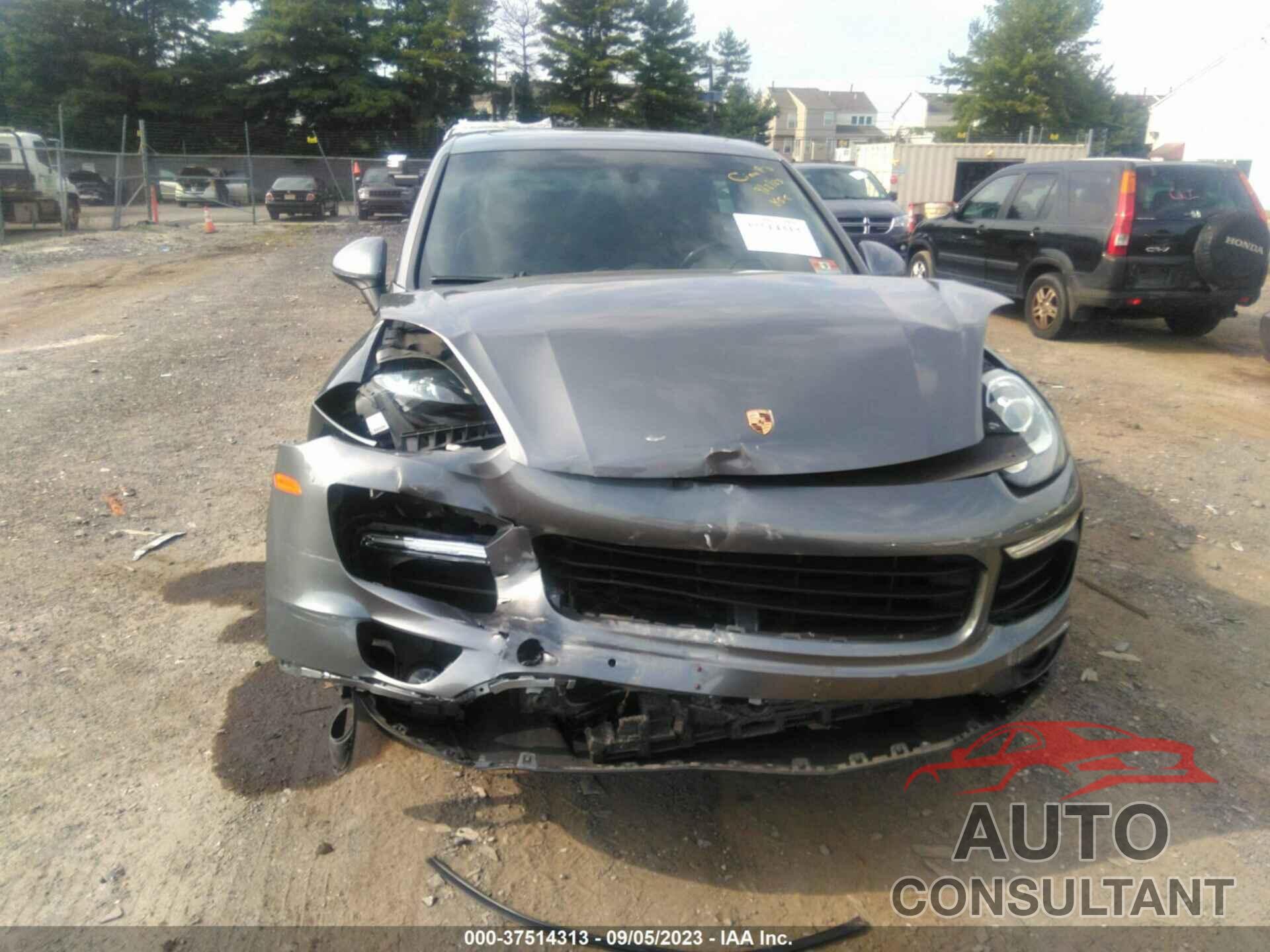 PORSCHE CAYENNE 2016 - WP1AA2A29GKA10925