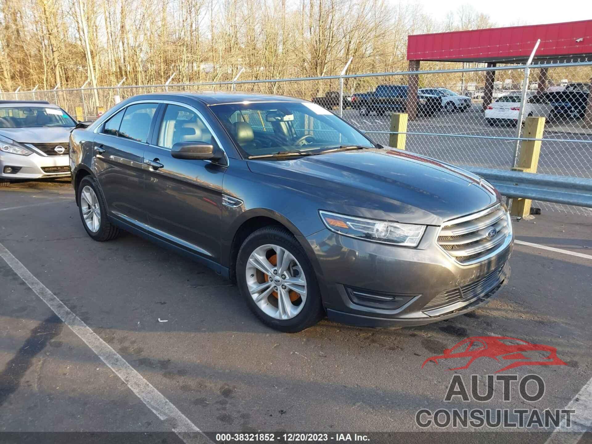 FORD TAURUS 2018 - 1FAHP2E83JG108703