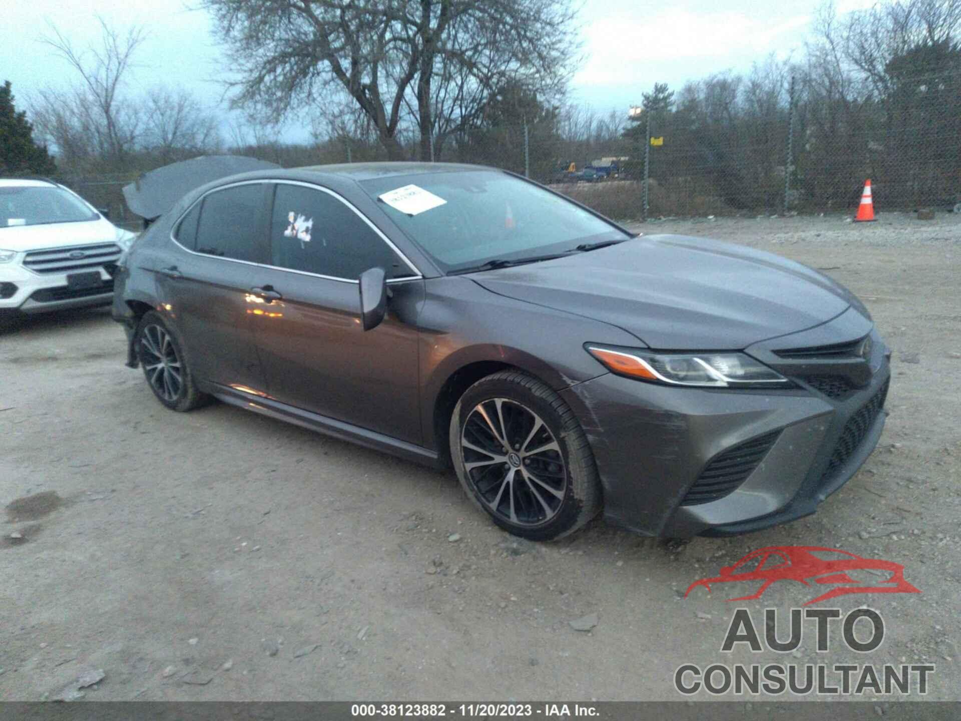 TOYOTA CAMRY 2018 - 4T1B11HK8JU617850