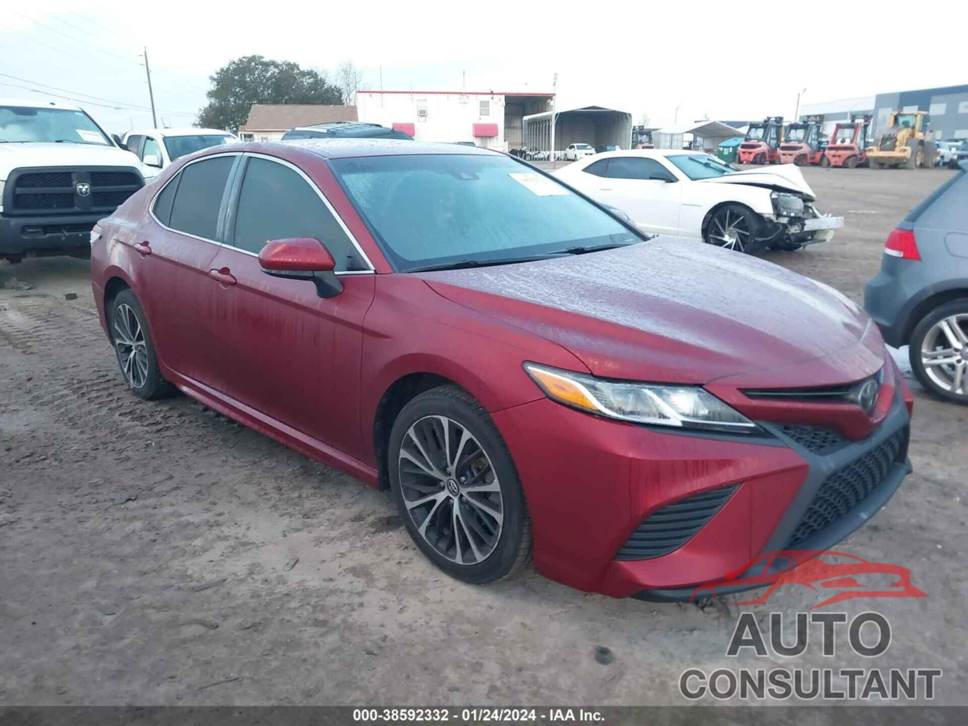 TOYOTA CAMRY 2018 - 4T1B11HK5JU670988