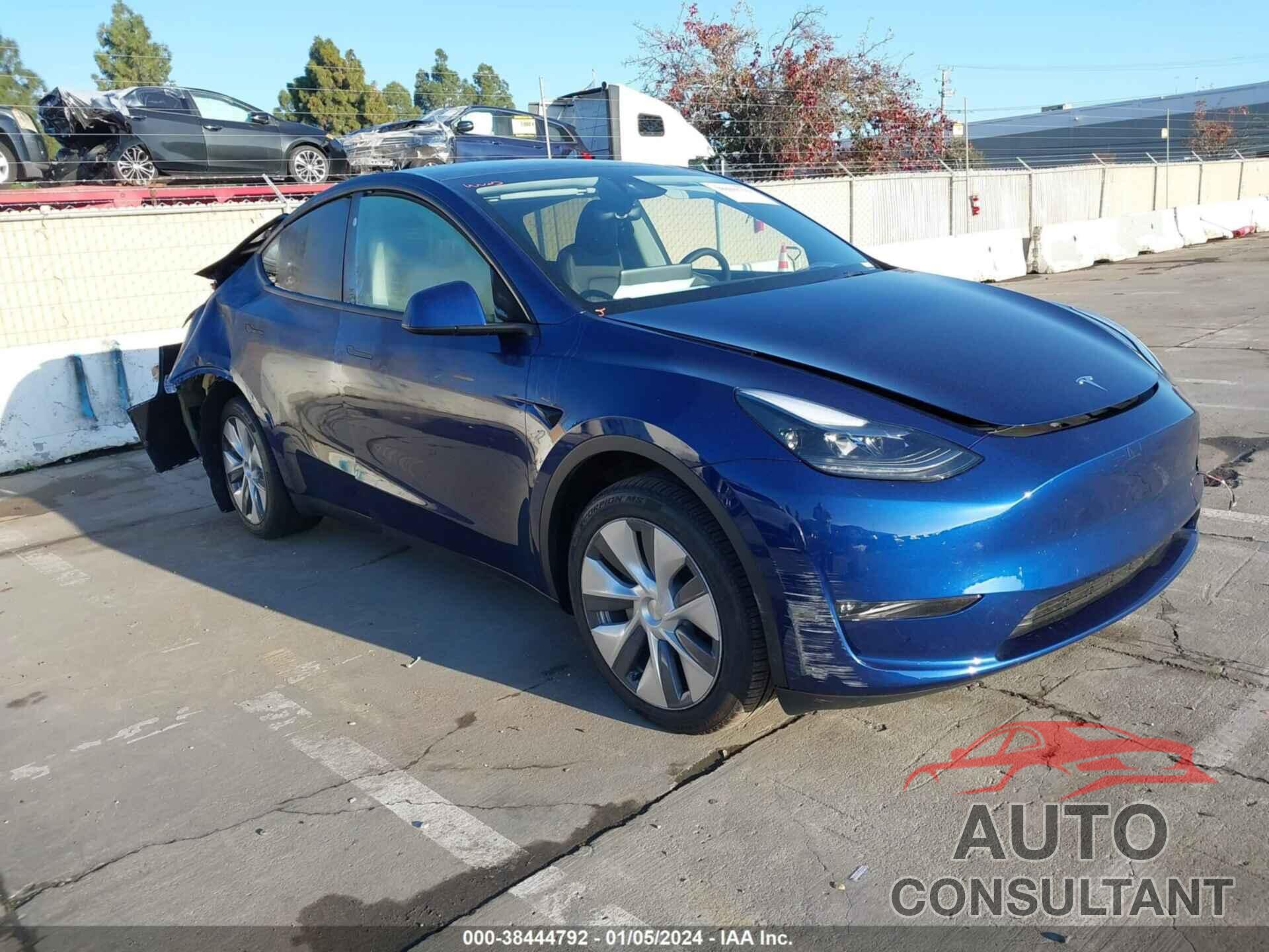 TESLA MODEL Y 2023 - 7SAYGDEE2PA166199