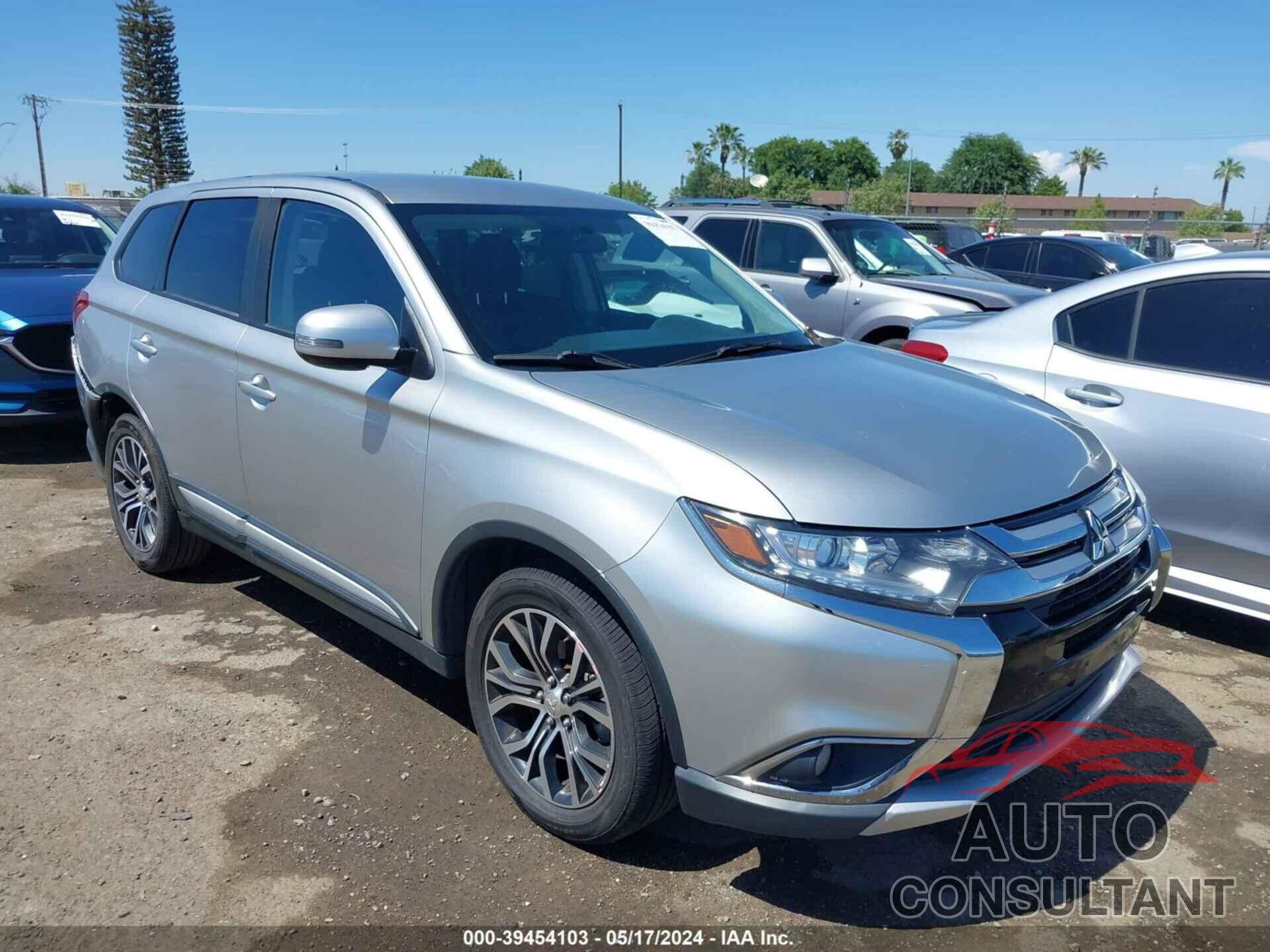 MITSUBISHI OUTLANDER 2018 - JA4AD3A39JZ055489