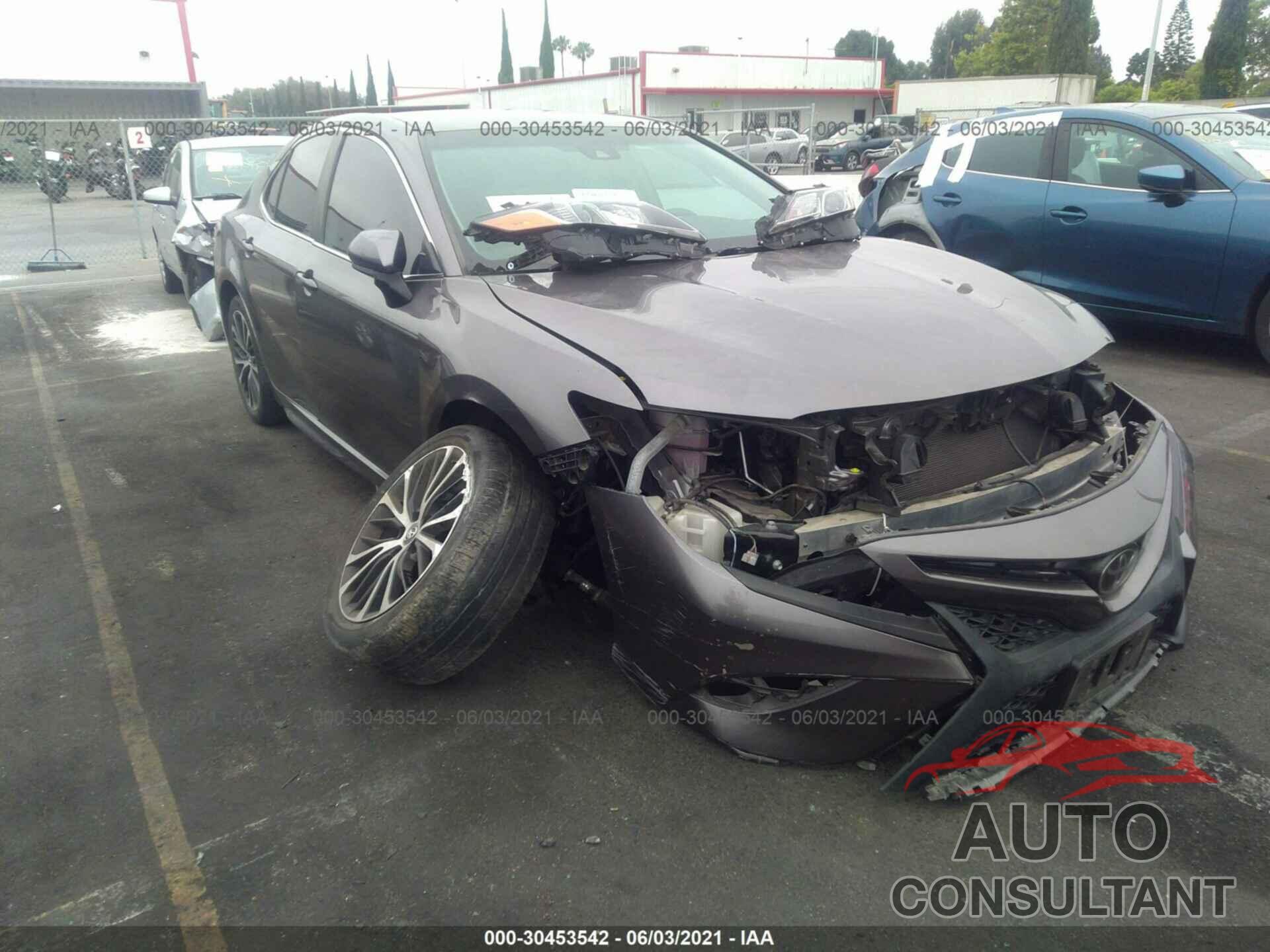 TOYOTA CAMRY 2018 - 4T1B11HK4JU065974